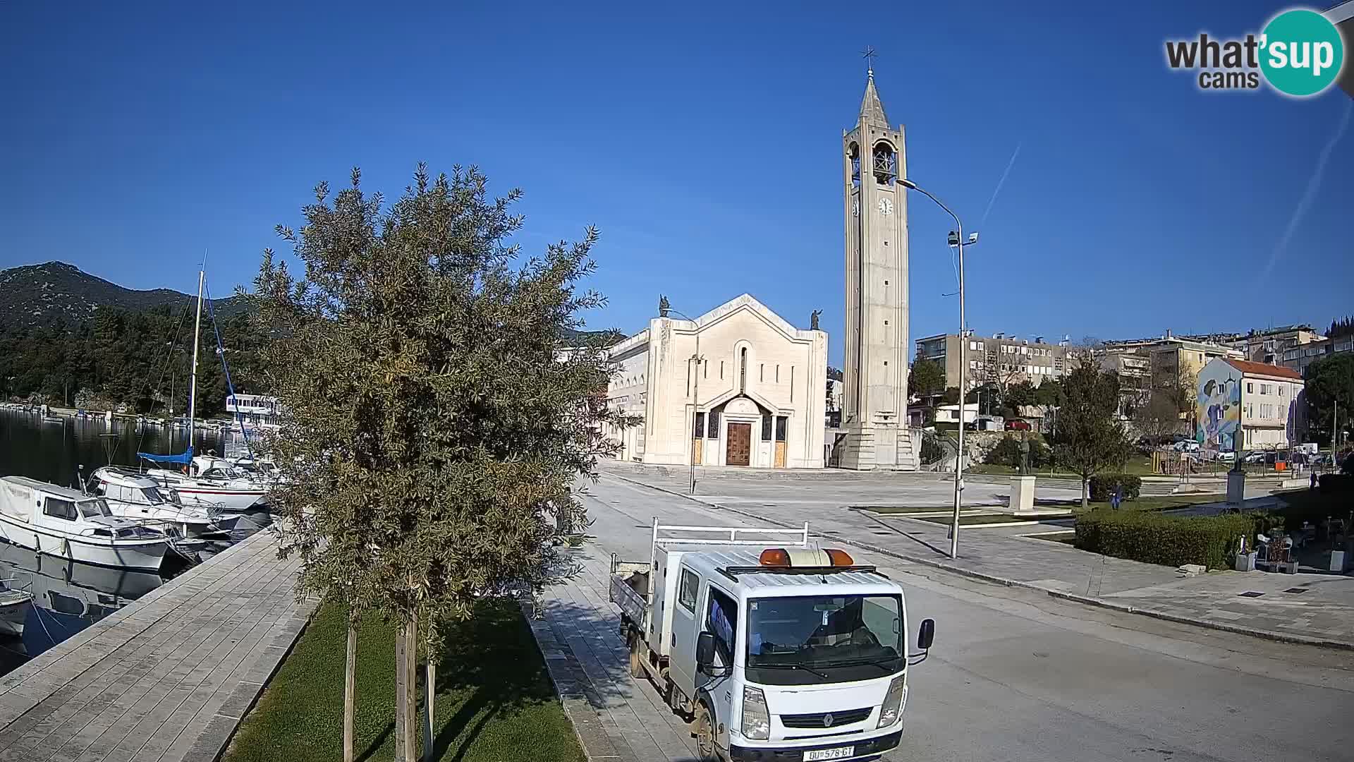 Ploče Webcam | Captivating Views of Riva and the Cathedral