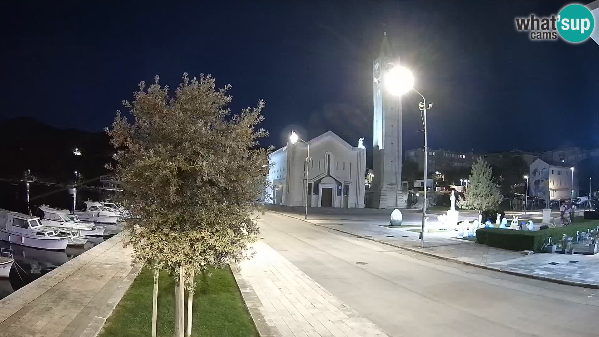 Ploče Webcam | Captivating Views of Riva and the Cathedral