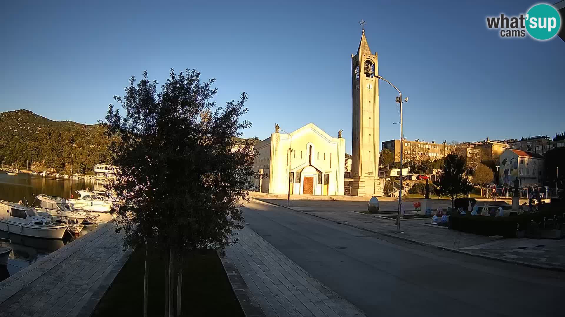 Ploče Webcam | Captivating Views of Riva and the Cathedral