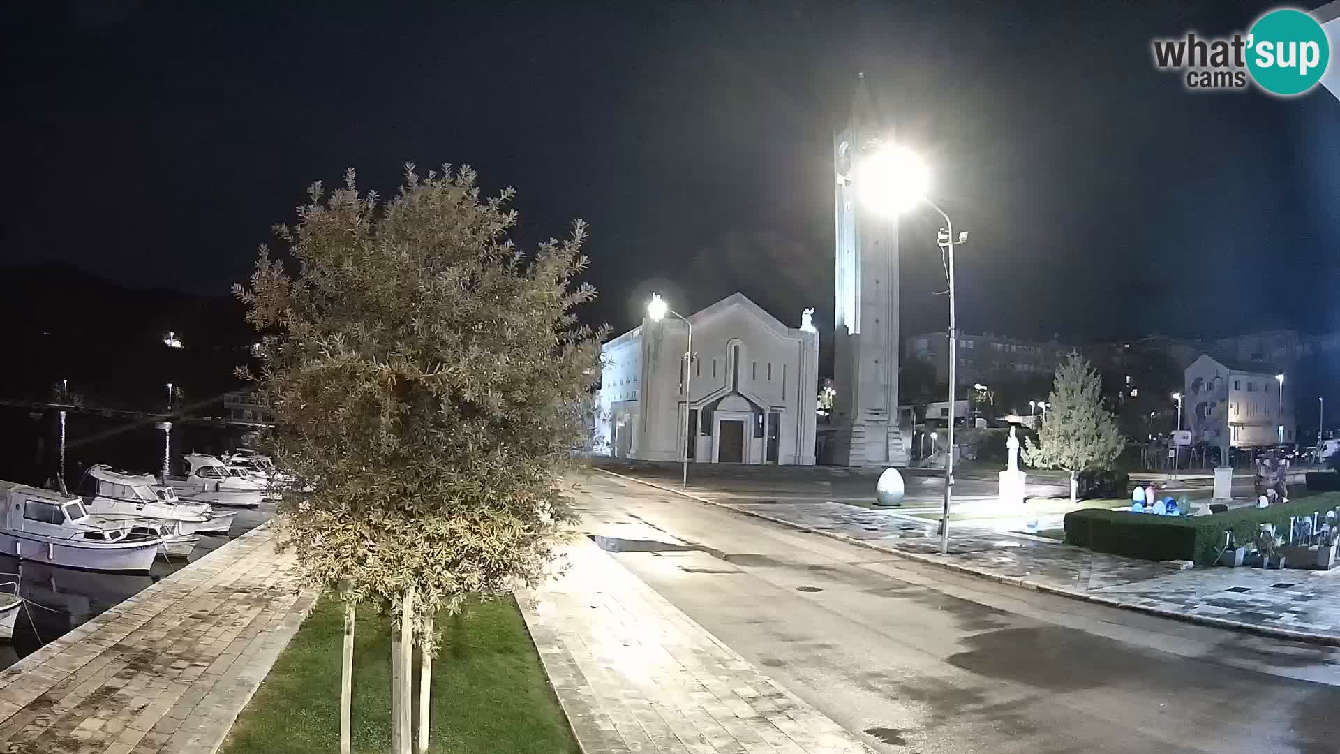 Ploče Webcam | Captivating Views of Riva and the Cathedral