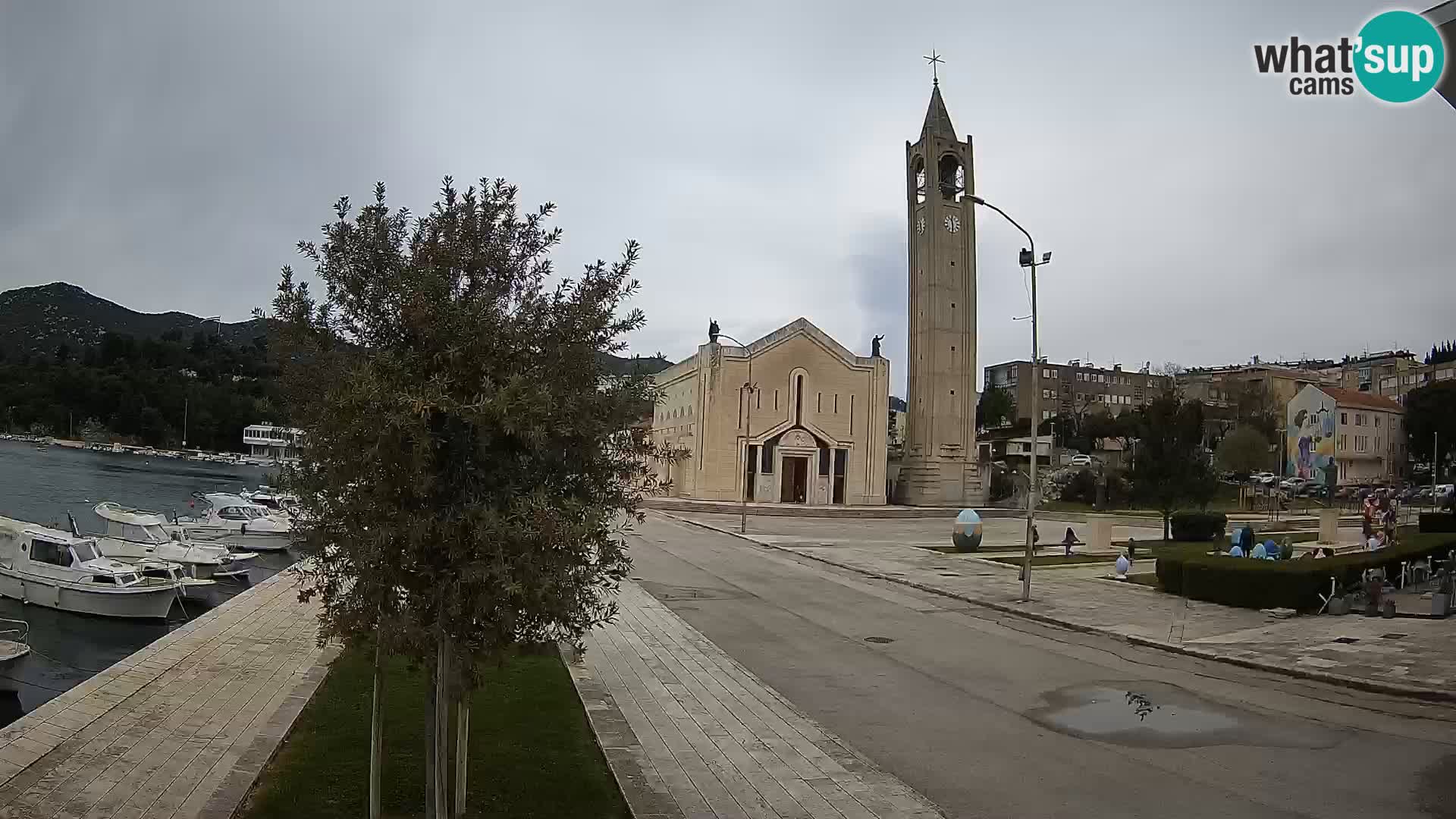 Ploče Webcam | Captivating Views of Riva and the Cathedral