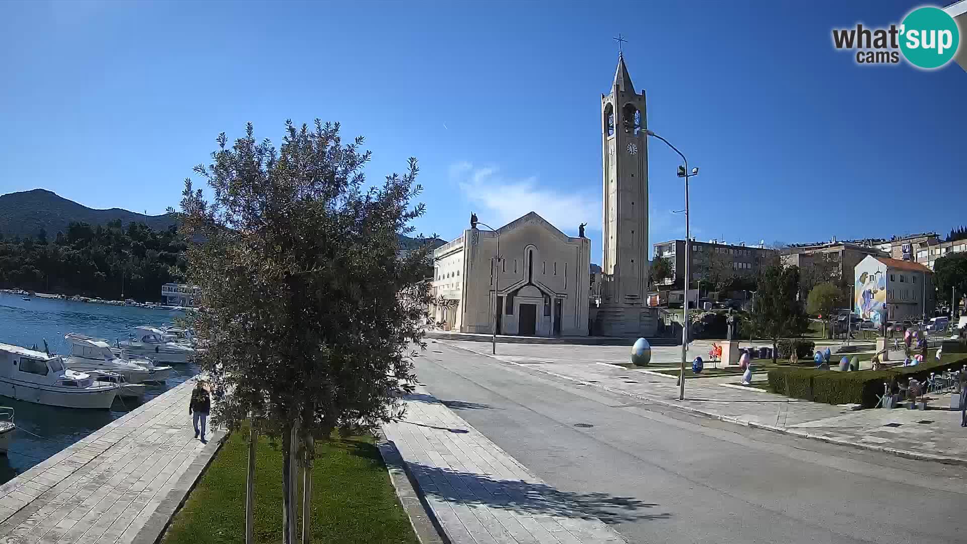 Ploče Webcam | Captivating Views of Riva and the Cathedral