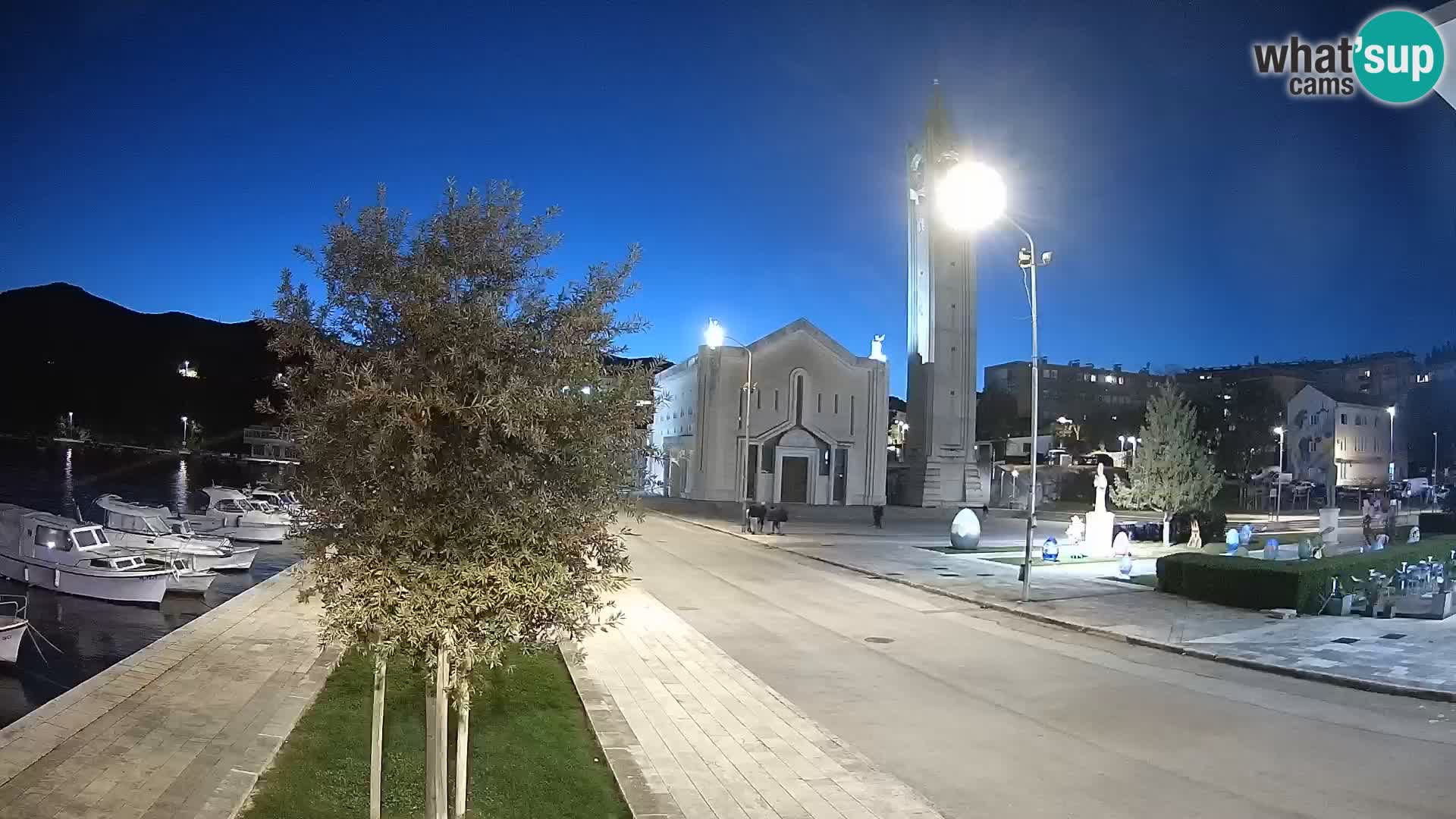 Ploče Webcam | Captivating Views of Riva and the Cathedral