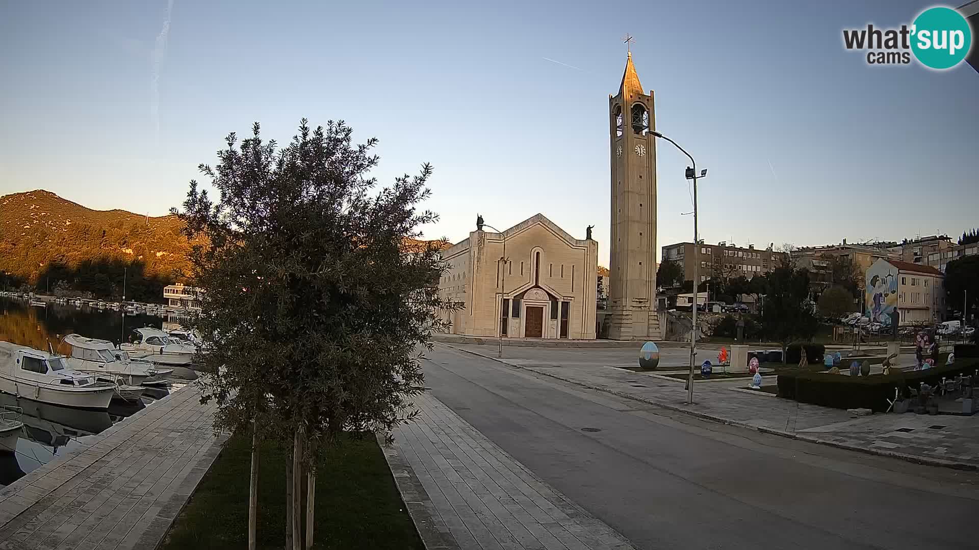 Ploče Webcam | Captivating Views of Riva and the Cathedral