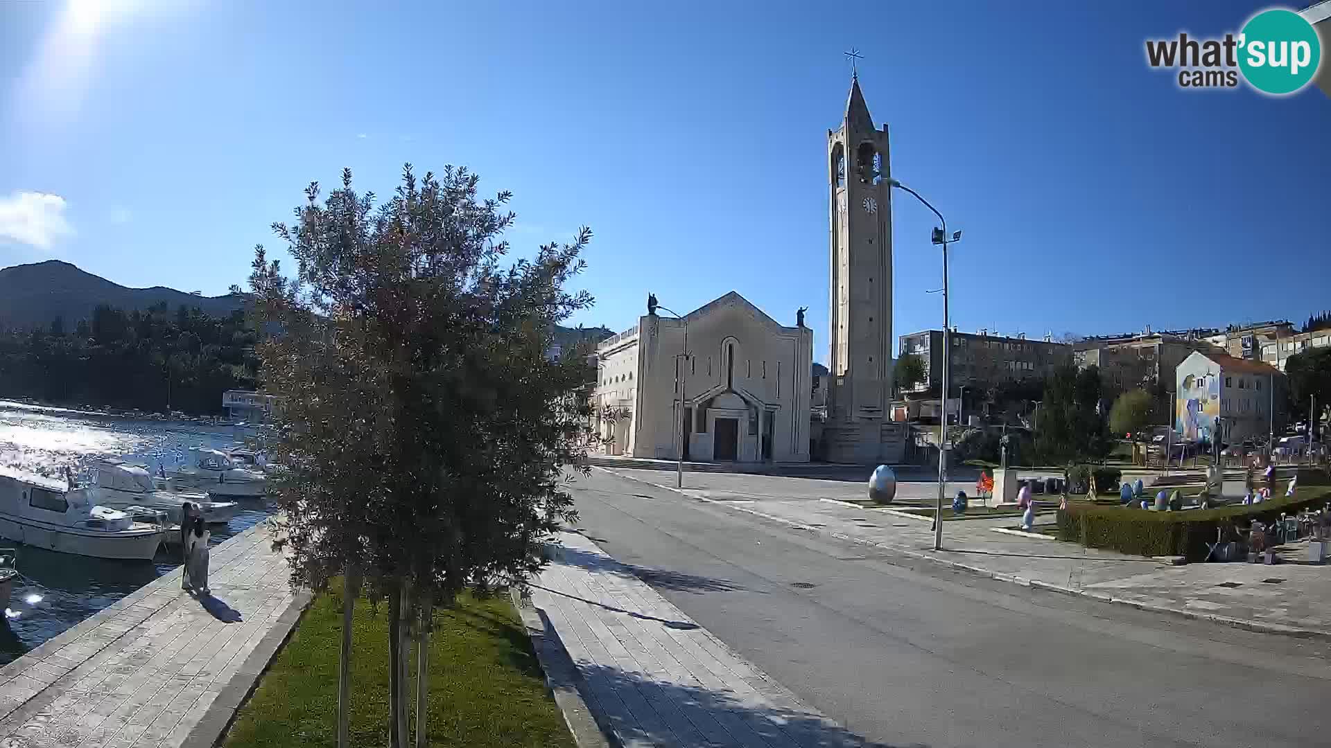 Ploče Webcam | Captivating Views of Riva and the Cathedral