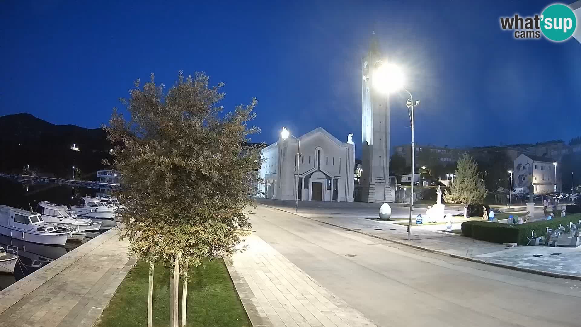 Ploče Webcam | Captivating Views of Riva and the Cathedral