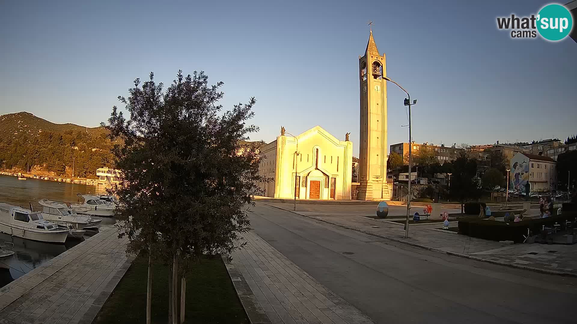 Ploče Webcam | Captivating Views of Riva and the Cathedral