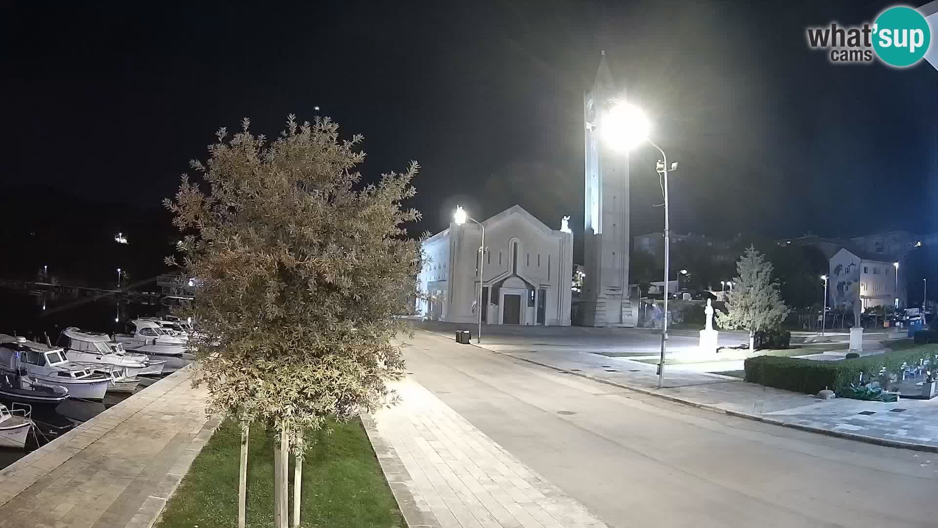 Ploče Webcam | Captivating Views of Riva and the Cathedral