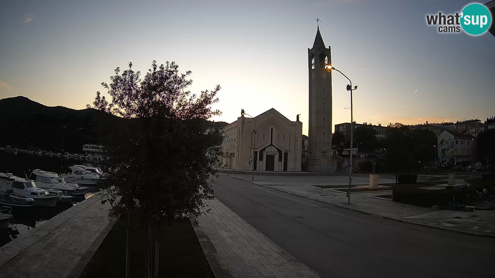 Ploče Webcam | Captivating Views of Riva and the Cathedral