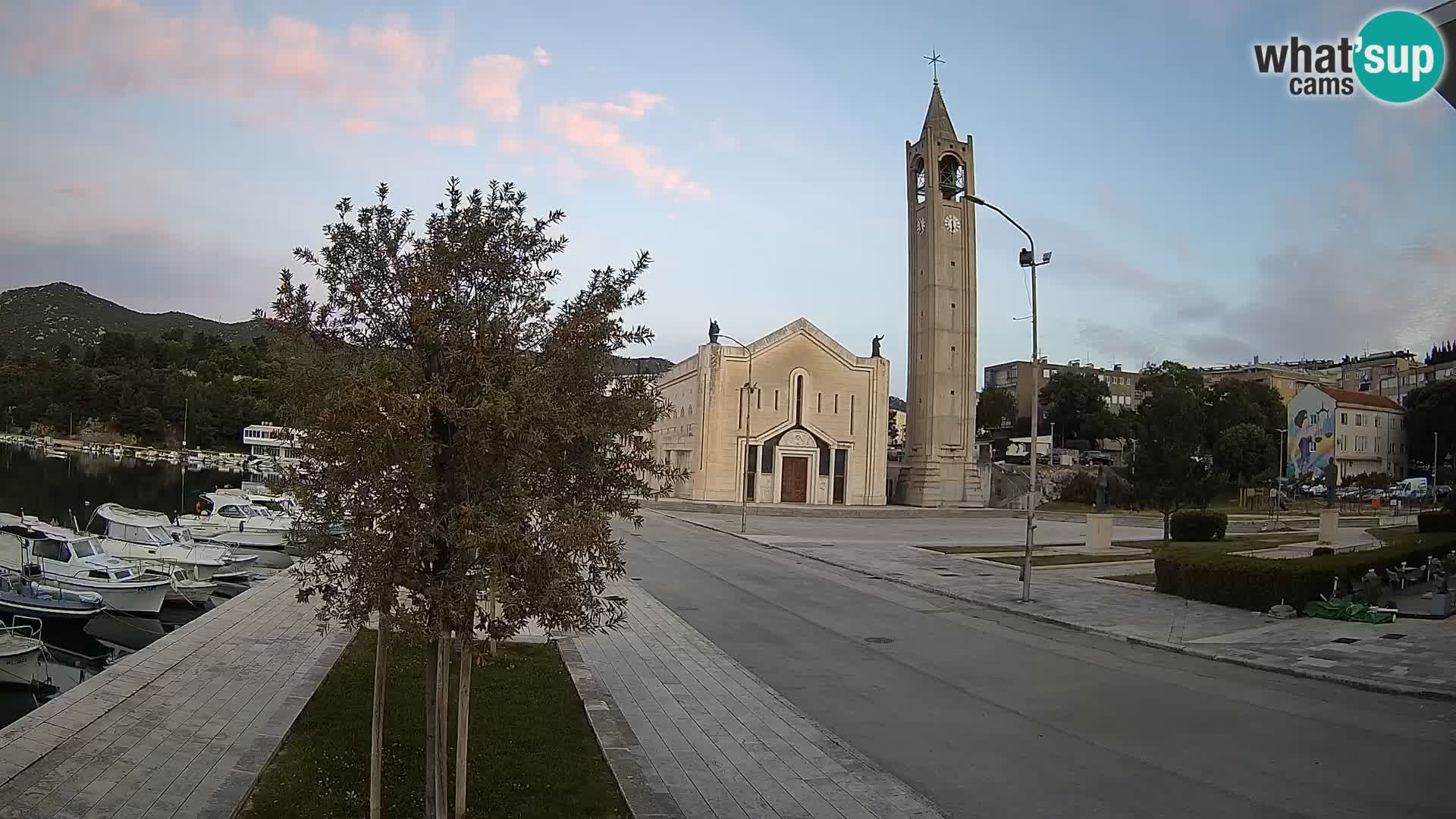 Ploče Webcam | Captivating Views of Riva and the Cathedral