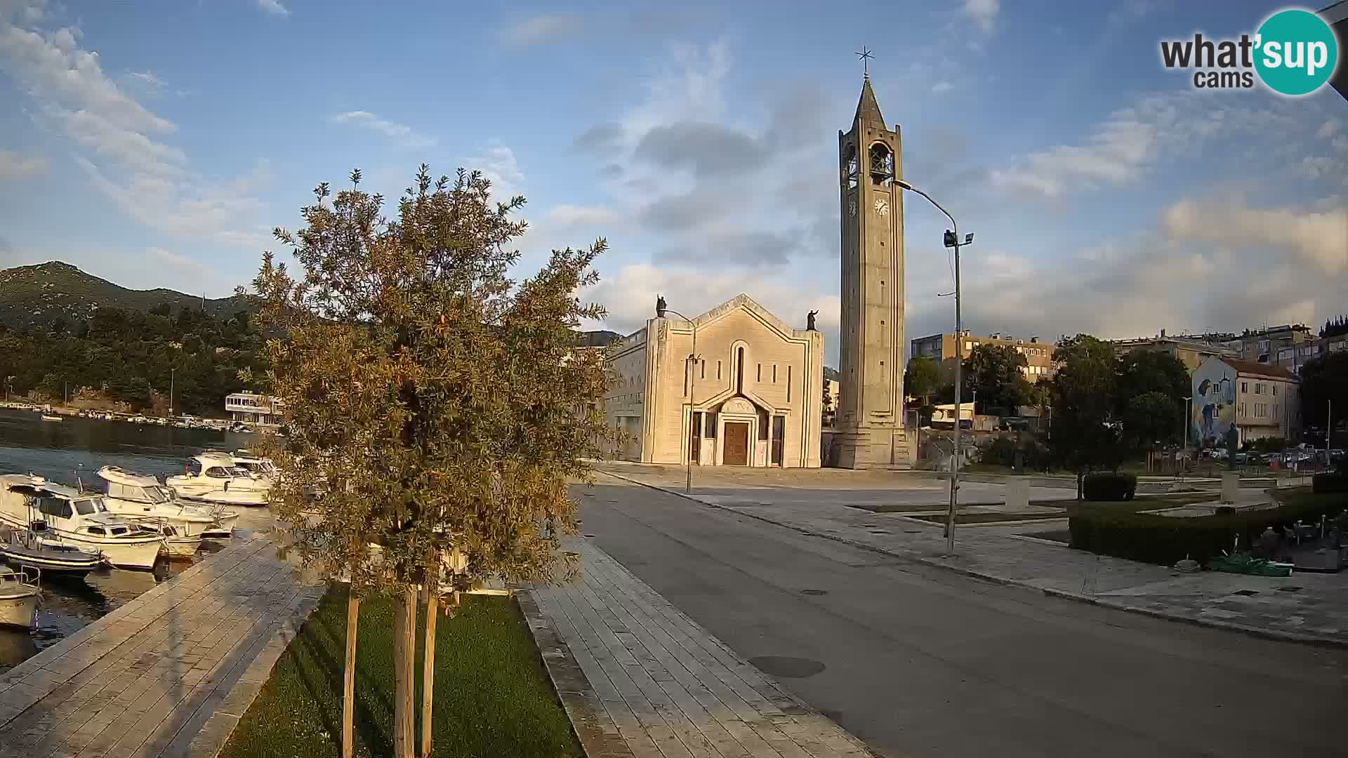 Ploče Webcam | Captivating Views of Riva and the Cathedral