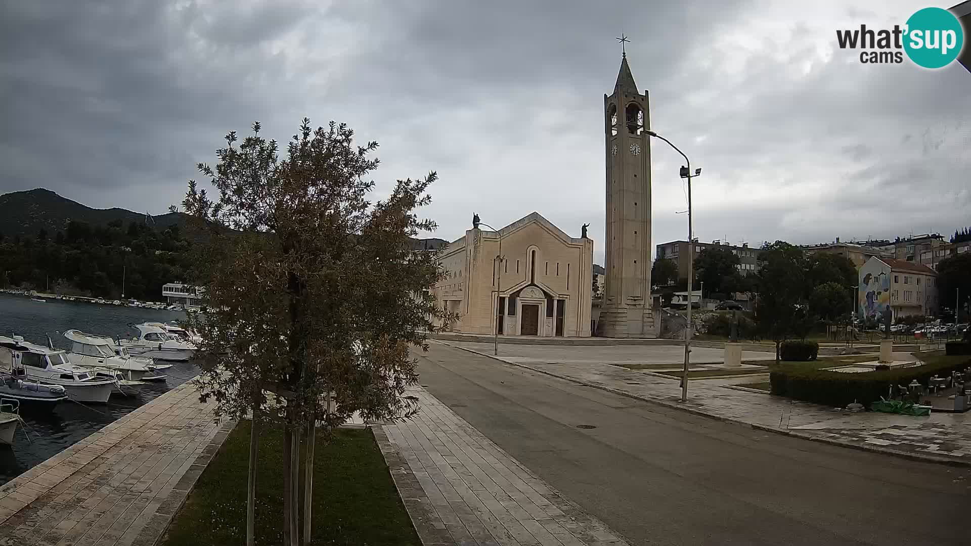 Ploče Webcam | Captivating Views of Riva and the Cathedral
