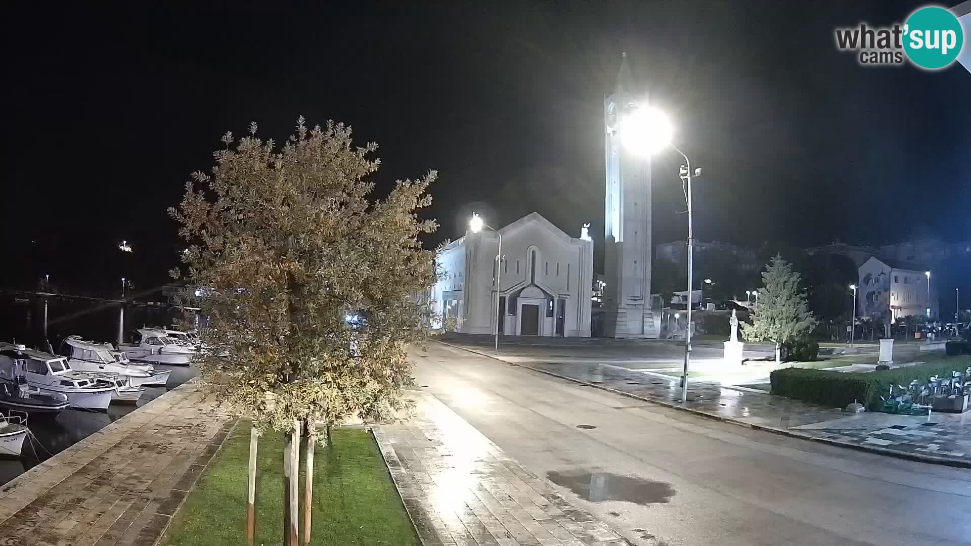 Ploče Webcam | Captivating Views of Riva and the Cathedral