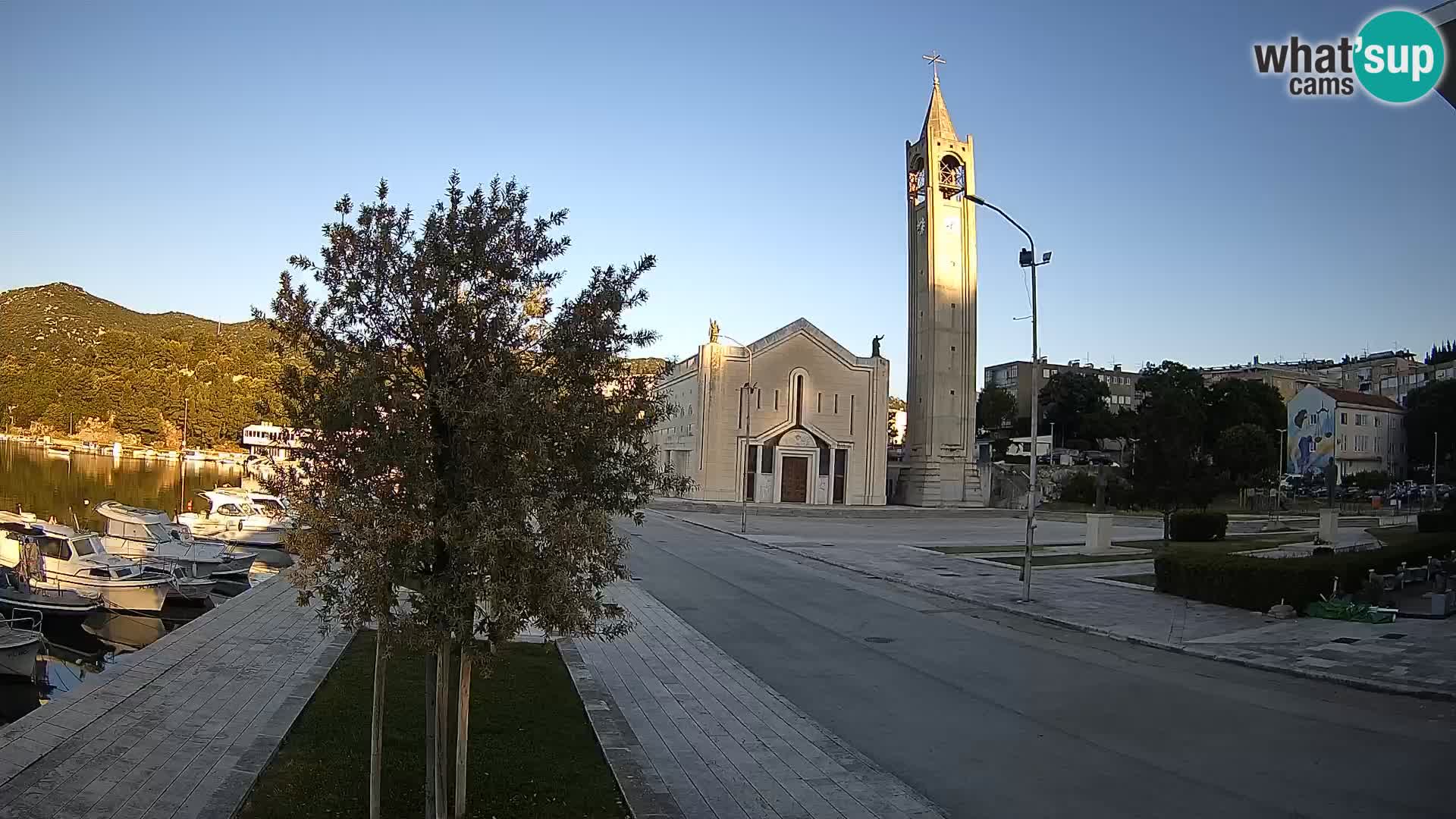 Ploče Webcam | Captivating Views of Riva and the Cathedral