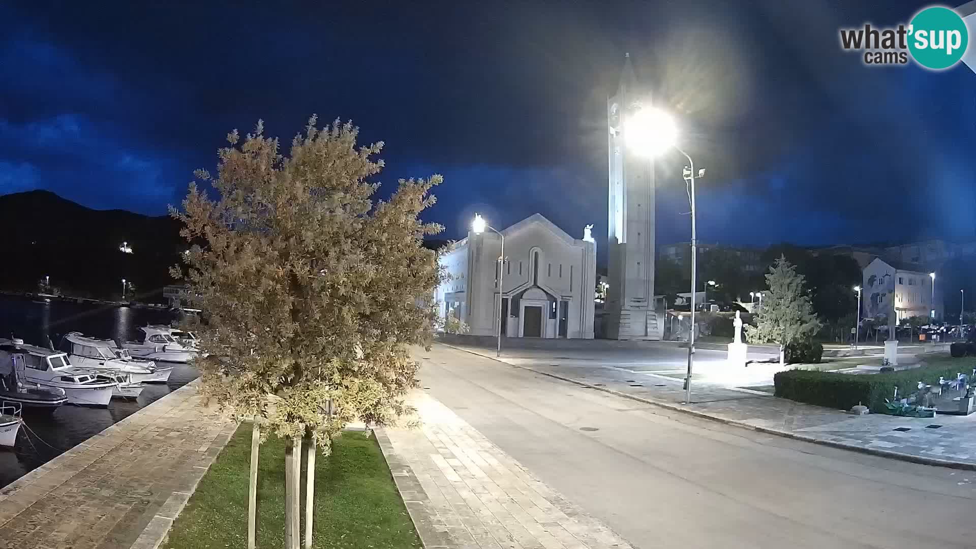 Ploče Webcam | Captivating Views of Riva and the Cathedral