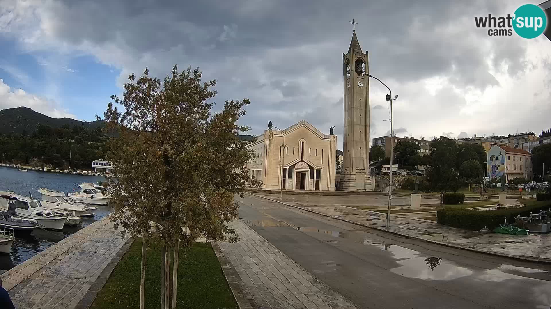 Ploče Webcam | Captivating Views of Riva and the Cathedral