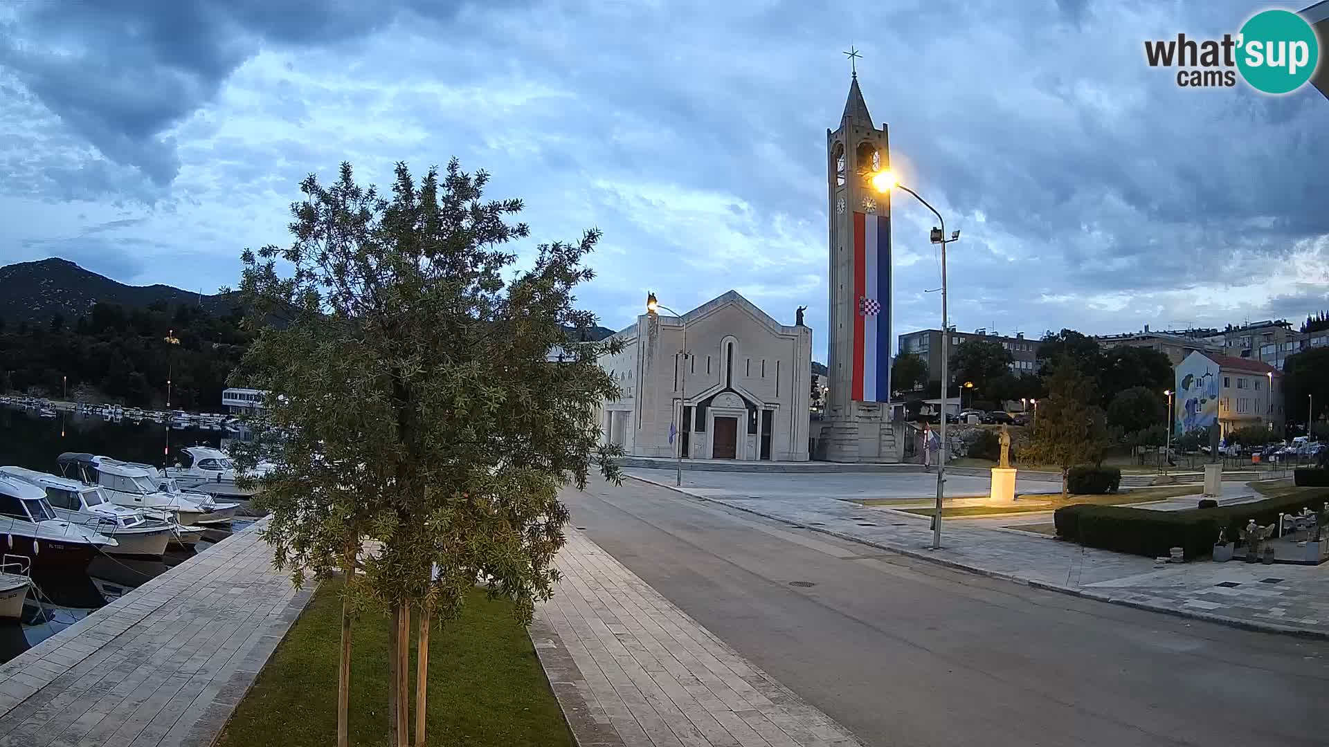 Ploče Webcam | Captivating Views of Riva and the Cathedral