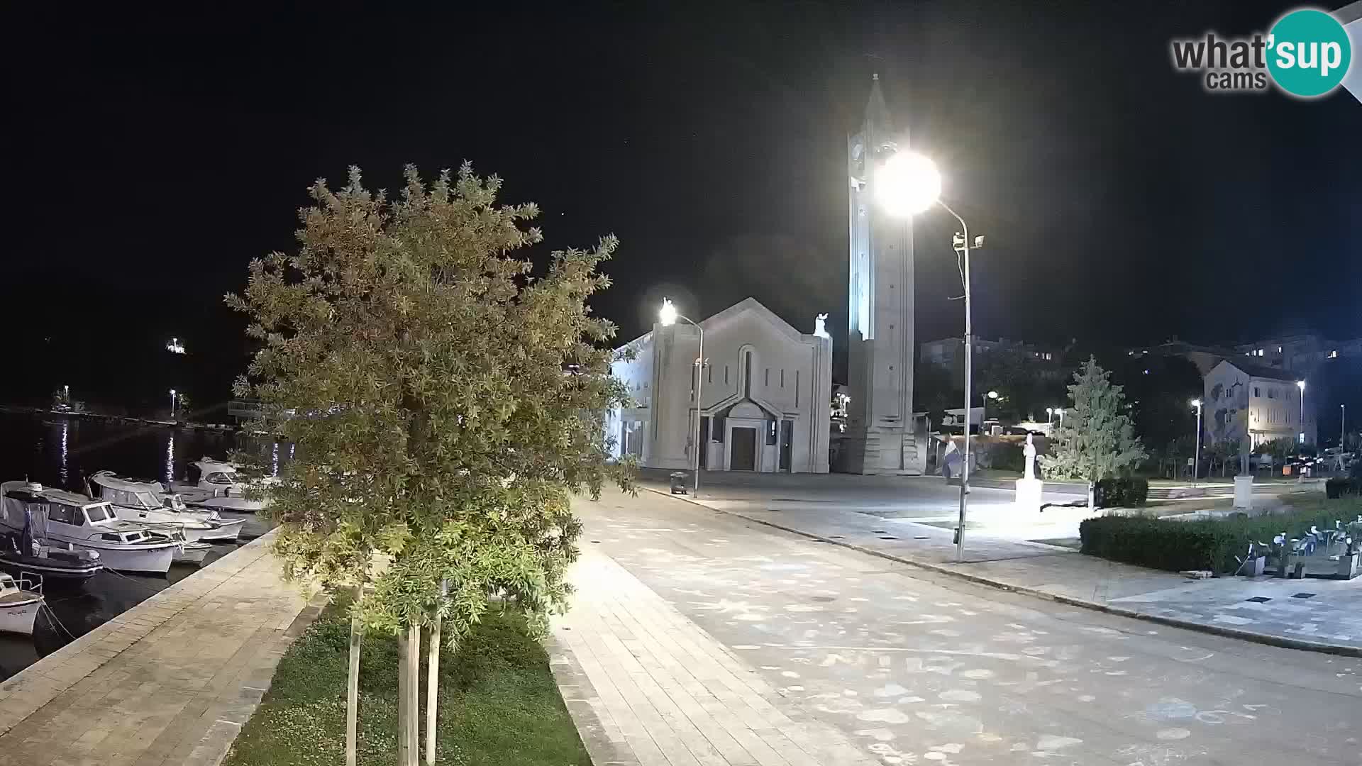 Ploče Webcam | Captivating Views of Riva and the Cathedral