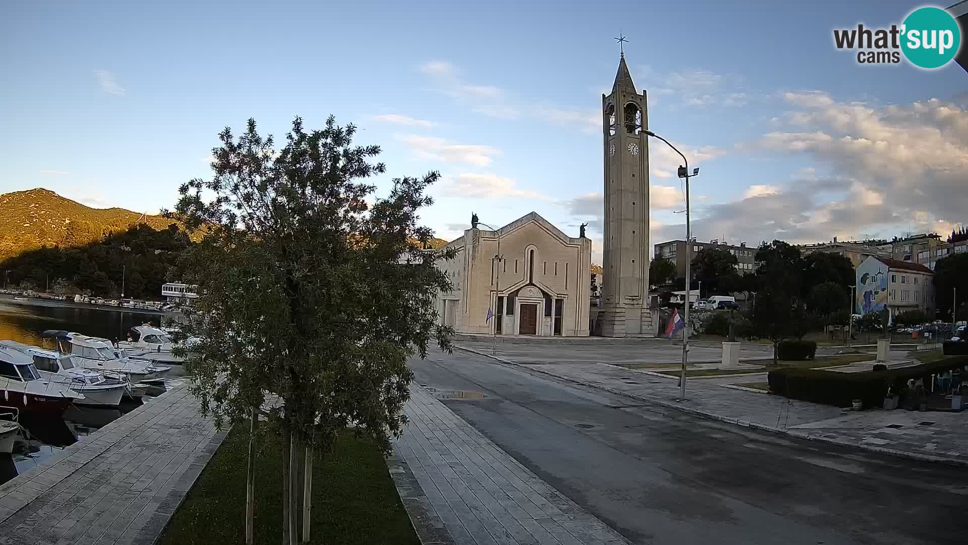 Ploče Webcam | Captivating Views of Riva and the Cathedral