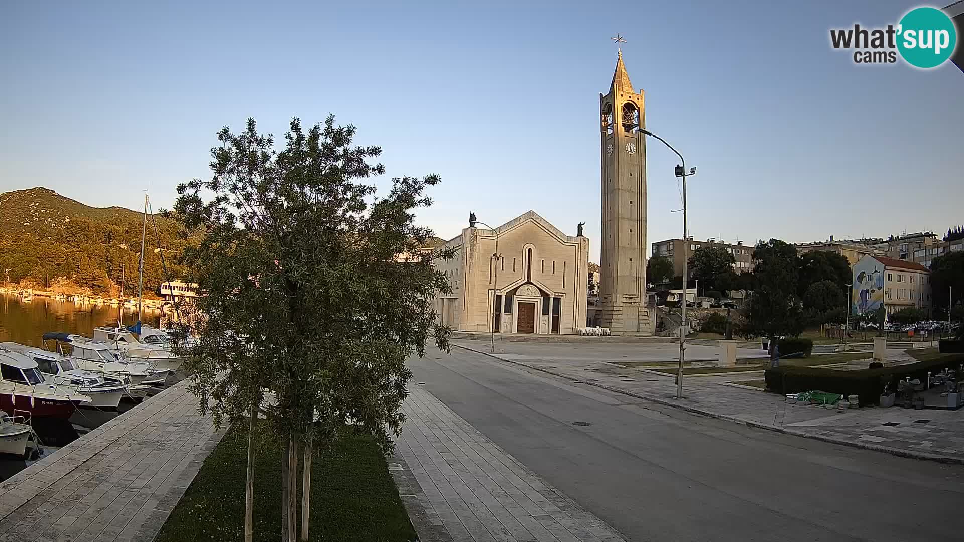 Ploče Webcam | Captivating Views of Riva and the Cathedral