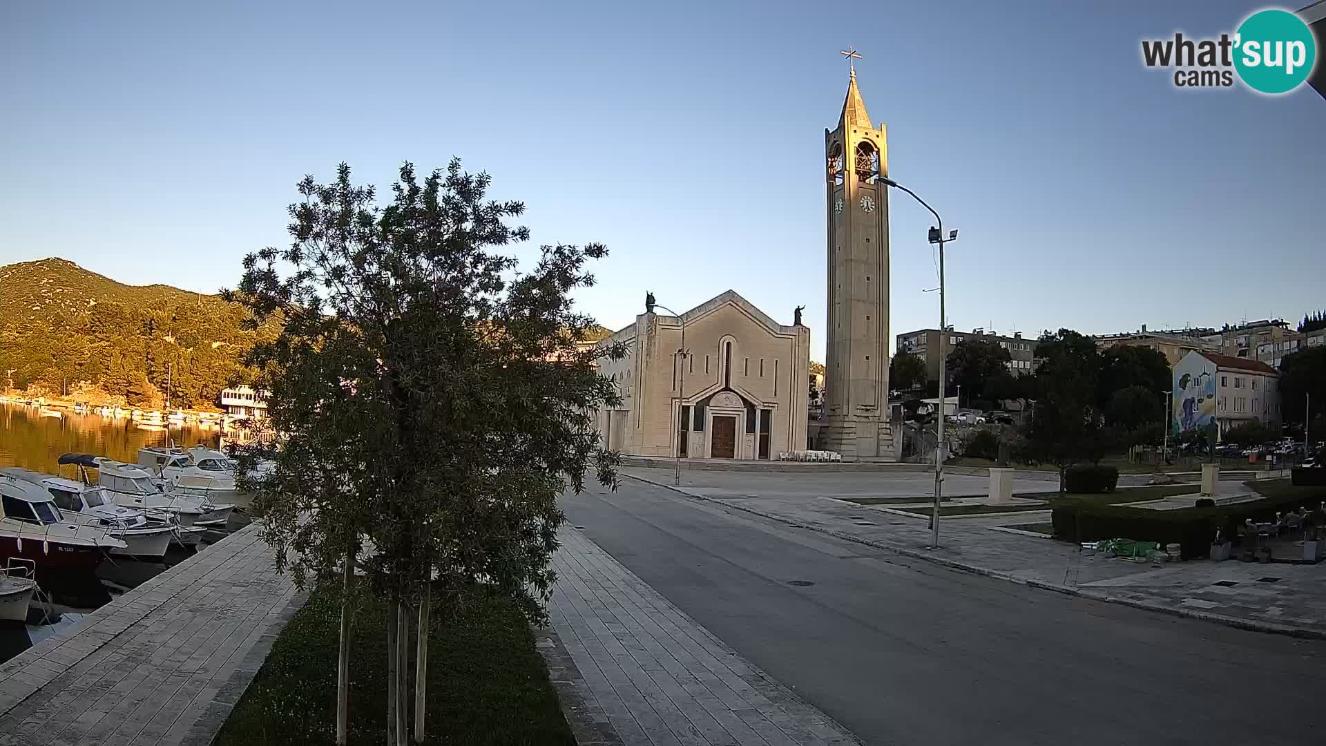 Ploče Webcam | Captivating Views of Riva and the Cathedral