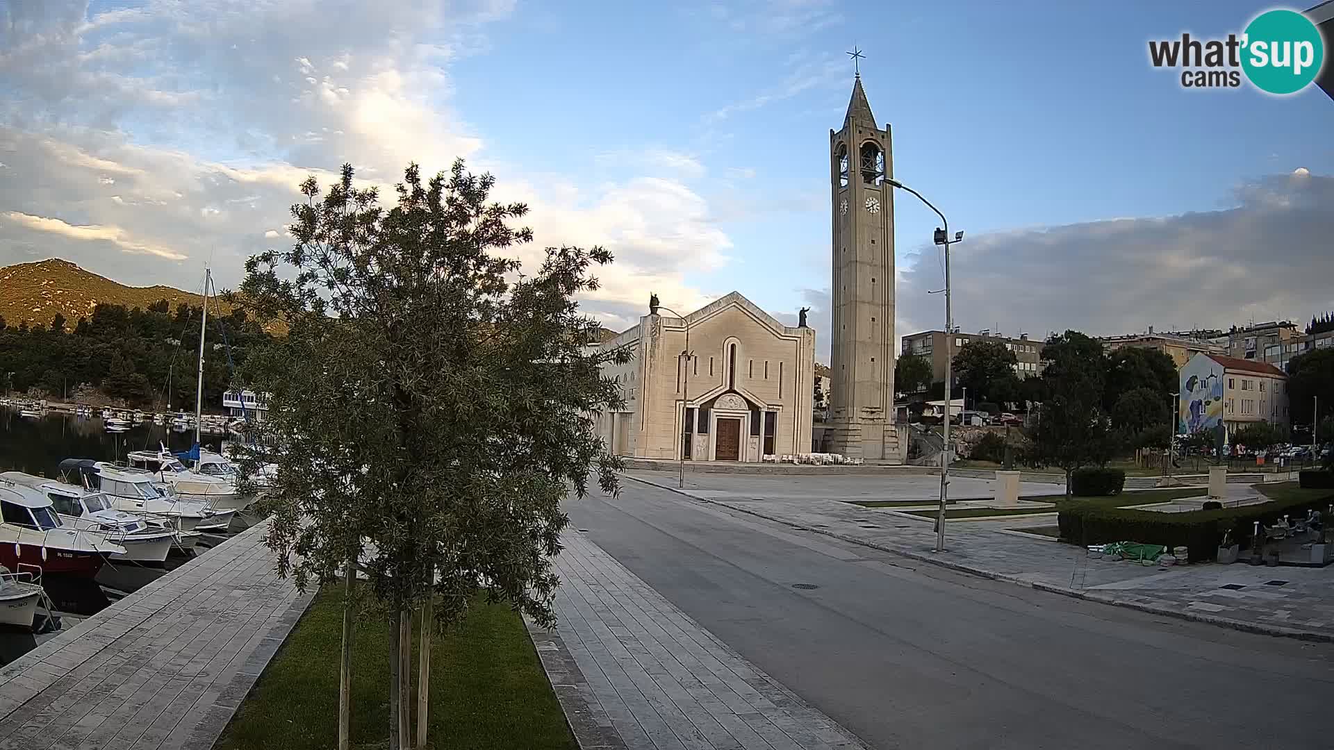 Ploče Webcam | Captivating Views of Riva and the Cathedral