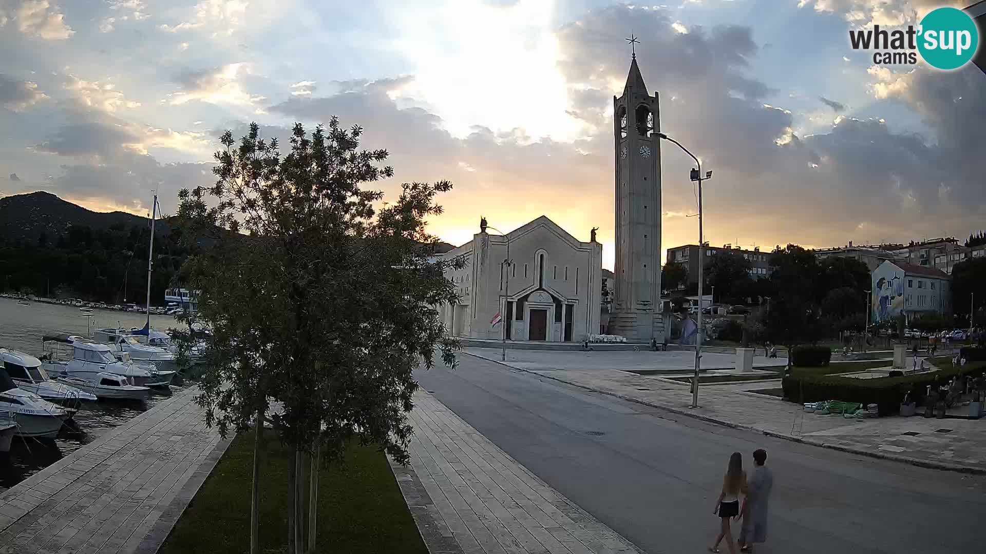 Ploče Webcam | Captivating Views of Riva and the Cathedral