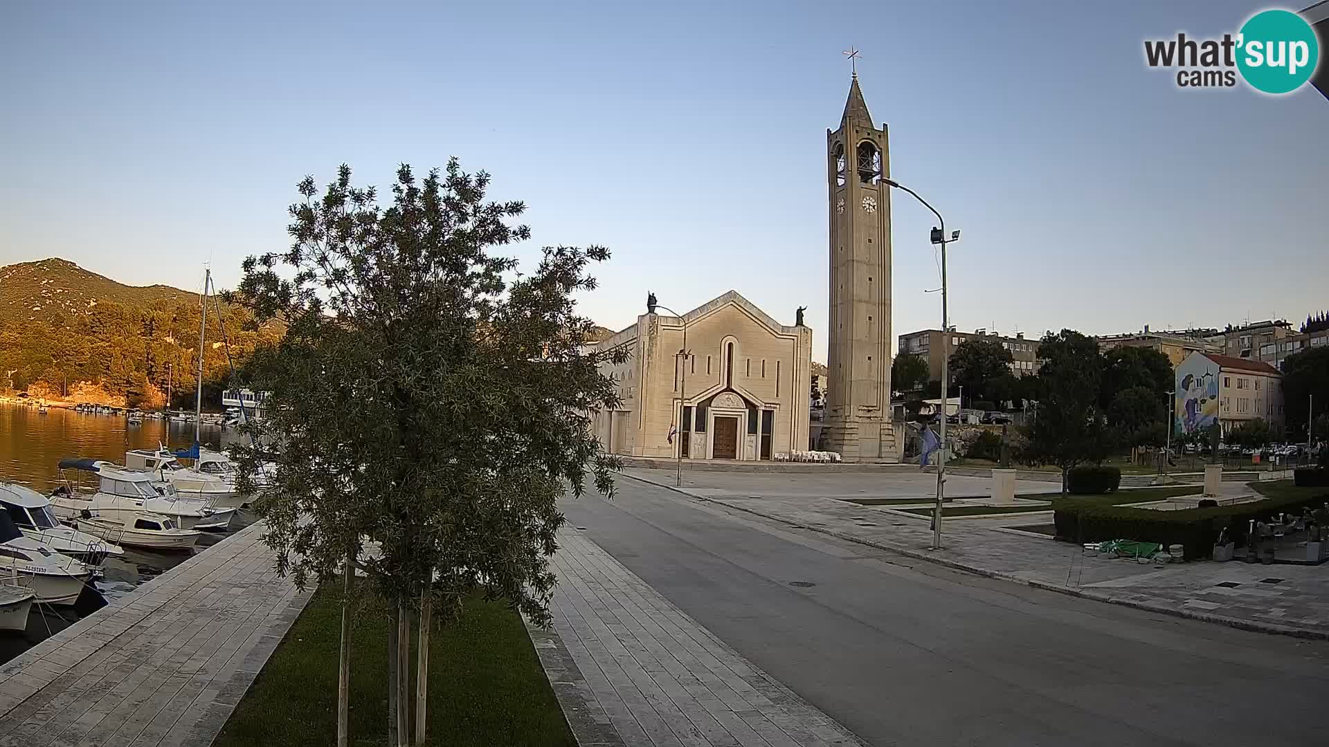 Ploče Webcam | Captivating Views of Riva and the Cathedral