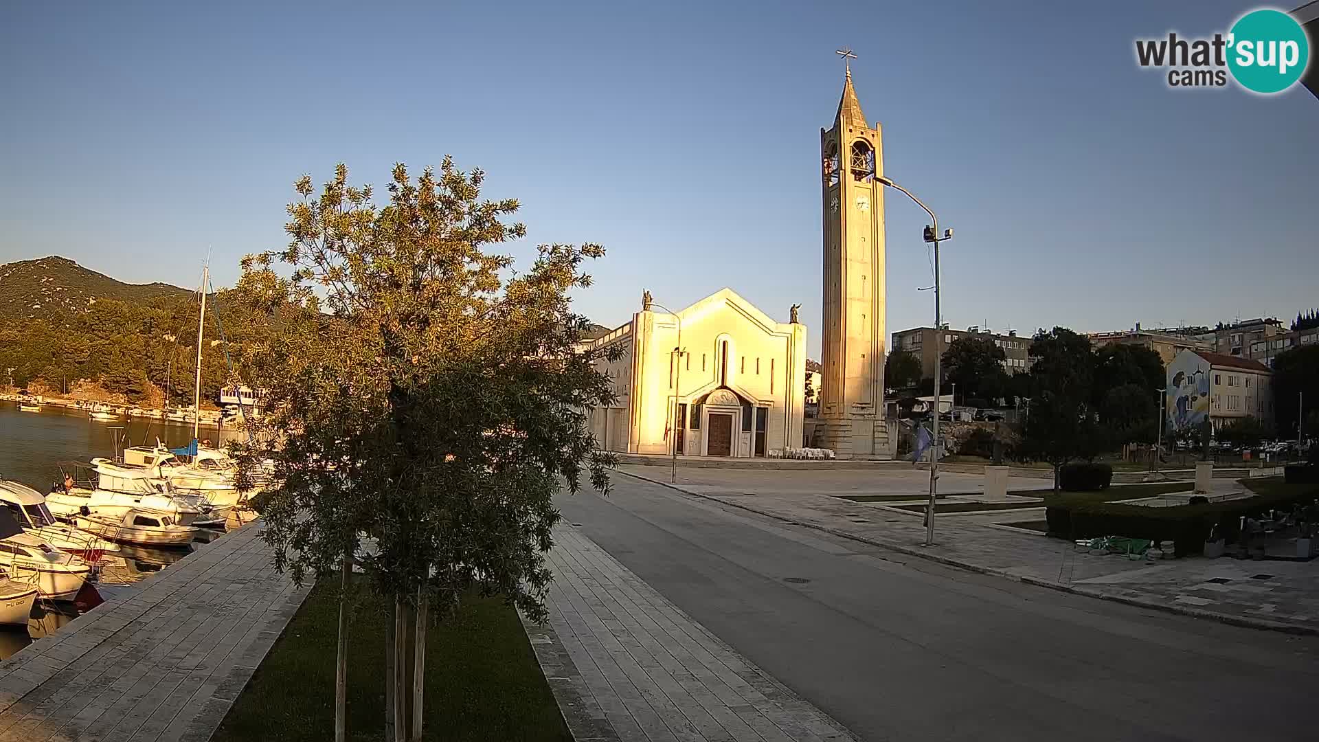 Ploče Webcam | Captivating Views of Riva and the Cathedral