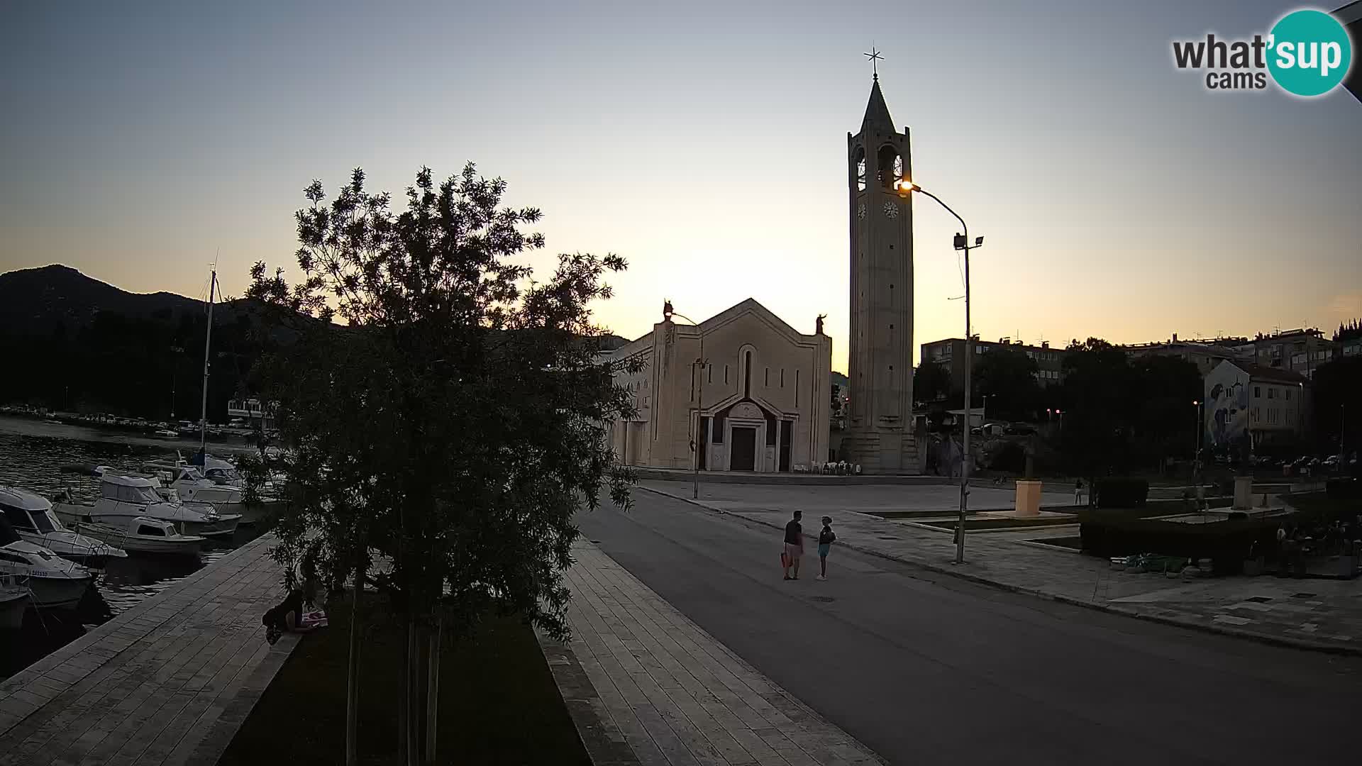Ploče Webcam | Captivating Views of Riva and the Cathedral