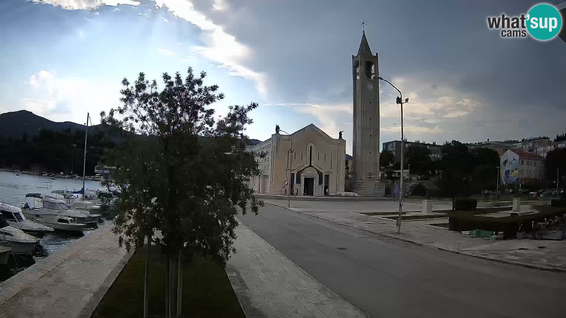 Ploče Webcam | Captivating Views of Riva and the Cathedral