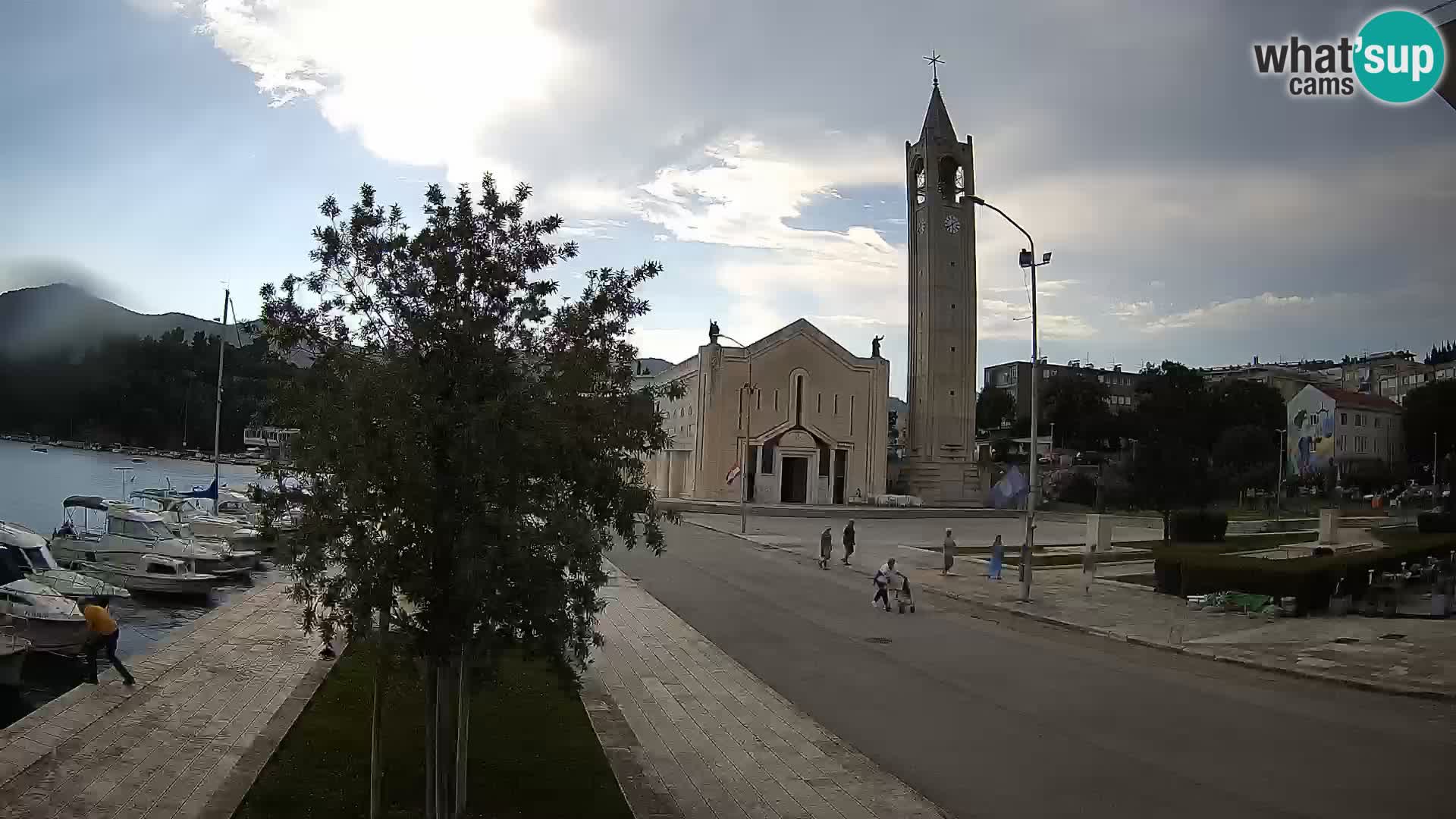 Ploče Webcam | Captivating Views of Riva and the Cathedral