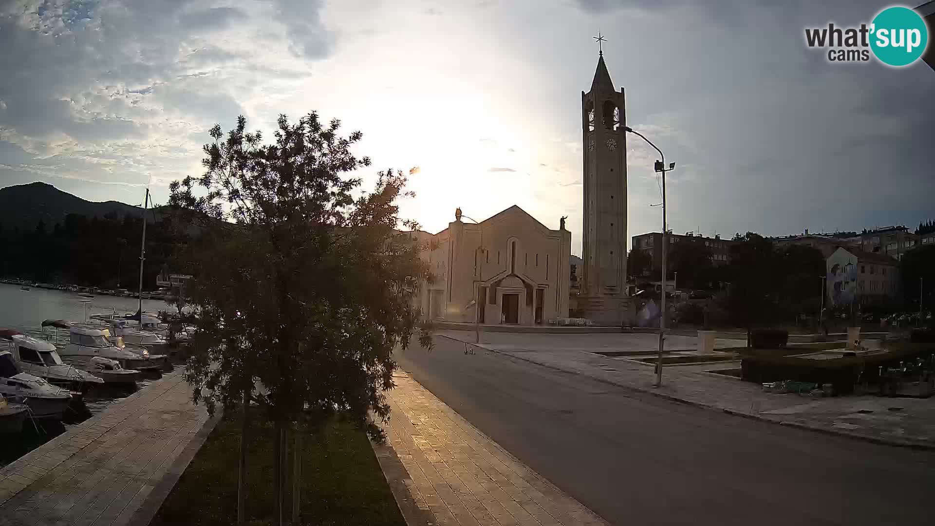 Ploče Webcam | Captivating Views of Riva and the Cathedral