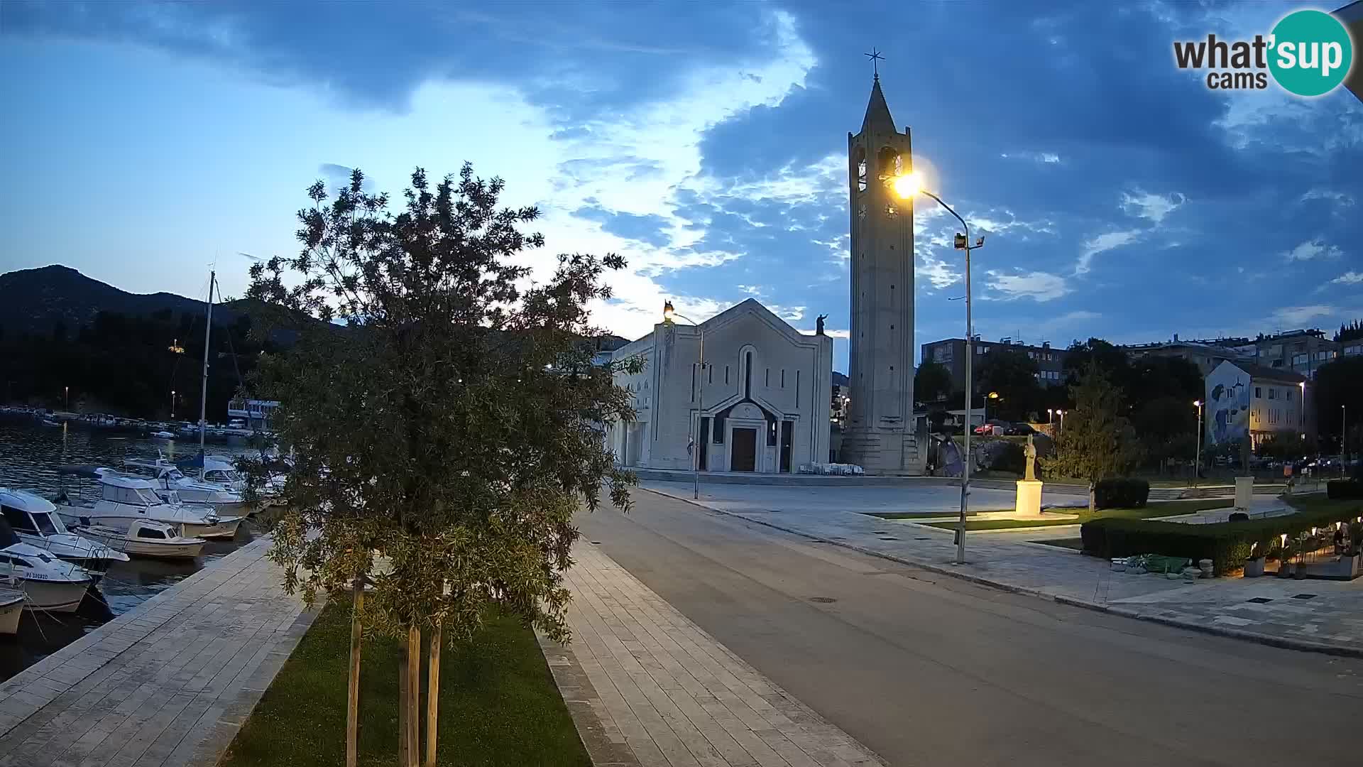 Ploče Webcam | Captivating Views of Riva and the Cathedral
