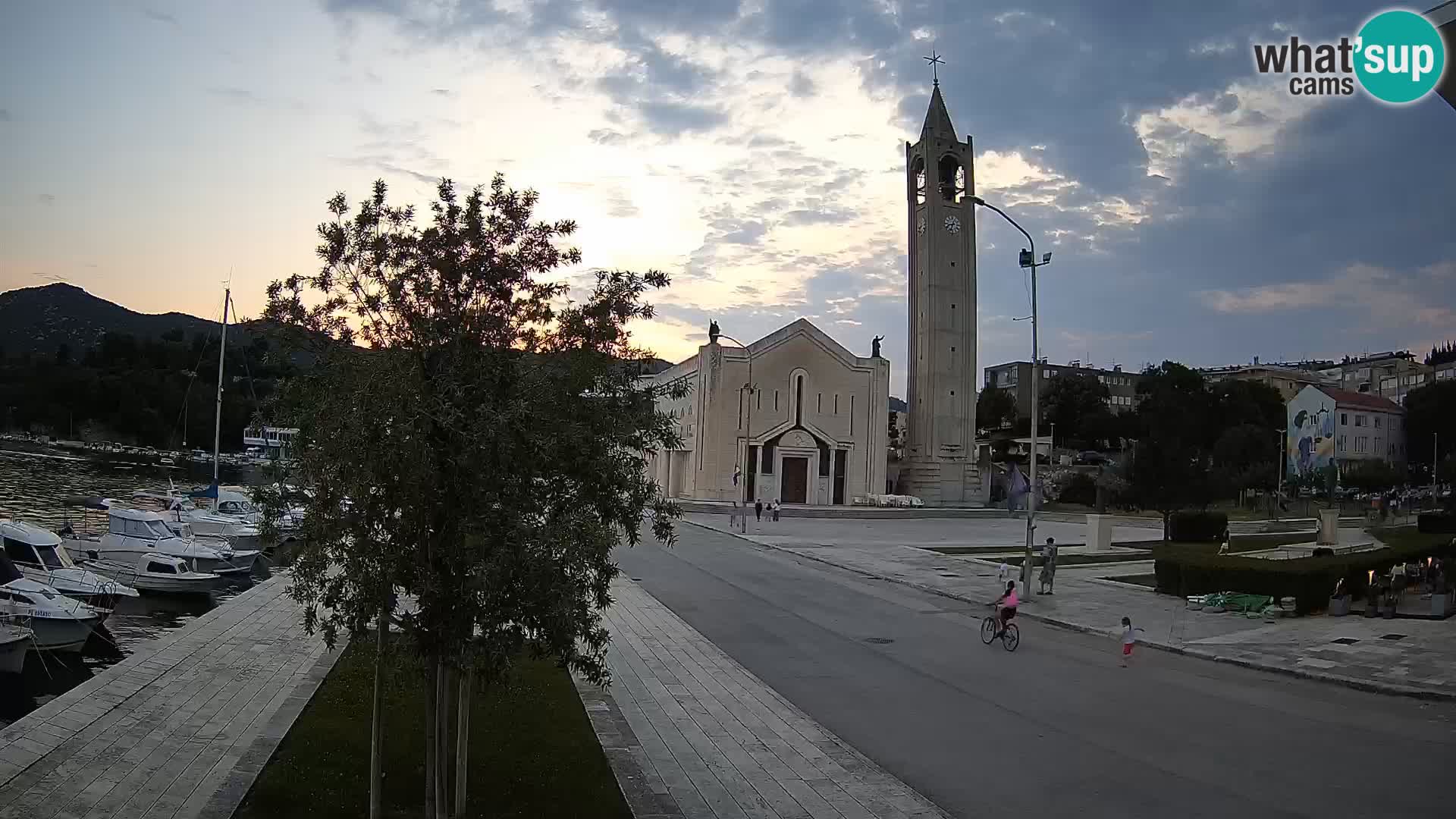 Ploče Webcam | Captivating Views of Riva and the Cathedral