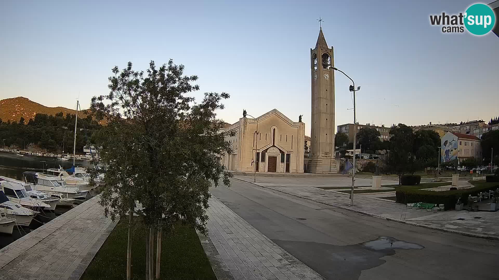 Ploče Webcam | Captivating Views of Riva and the Cathedral