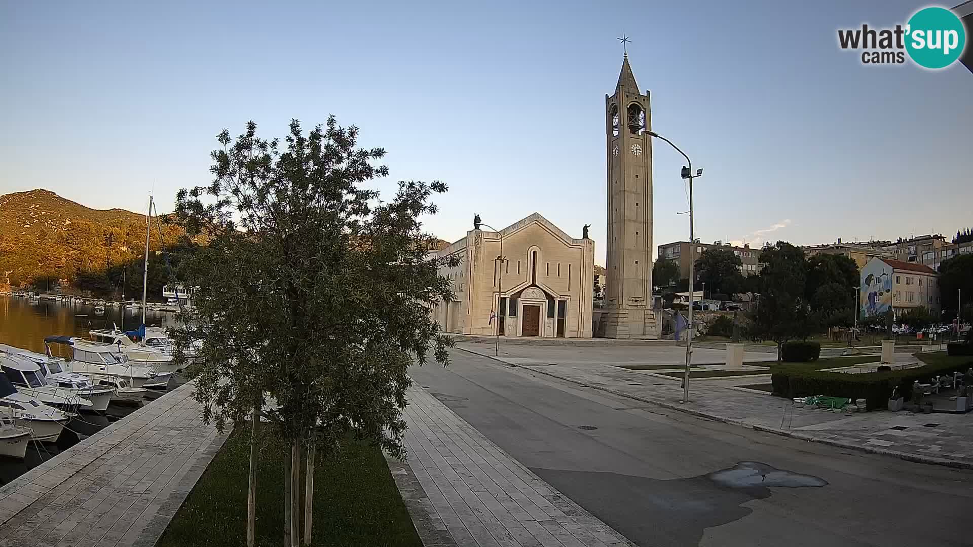 Ploče Webcam | Captivating Views of Riva and the Cathedral
