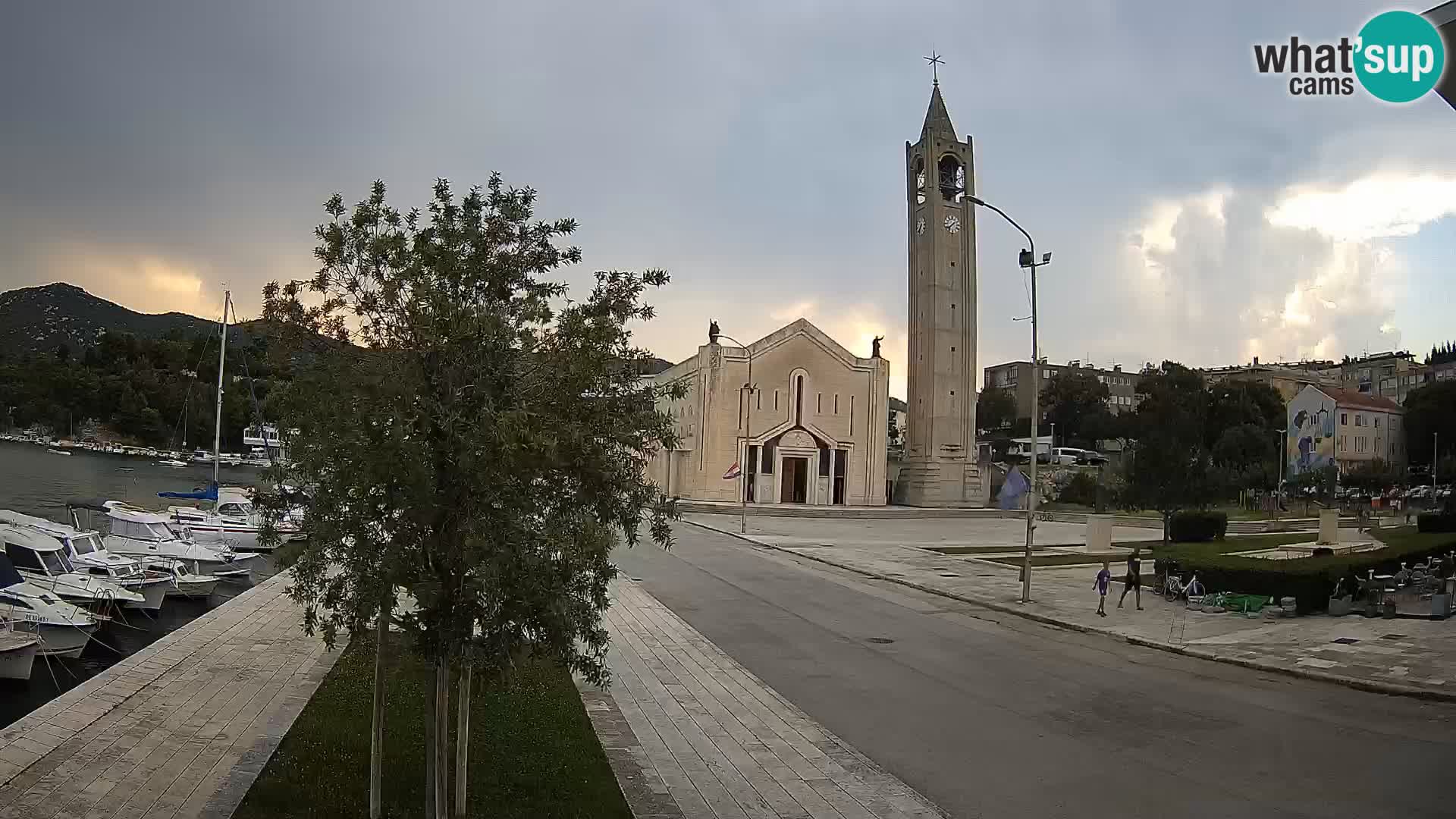 Ploče Webcam | Captivating Views of Riva and the Cathedral