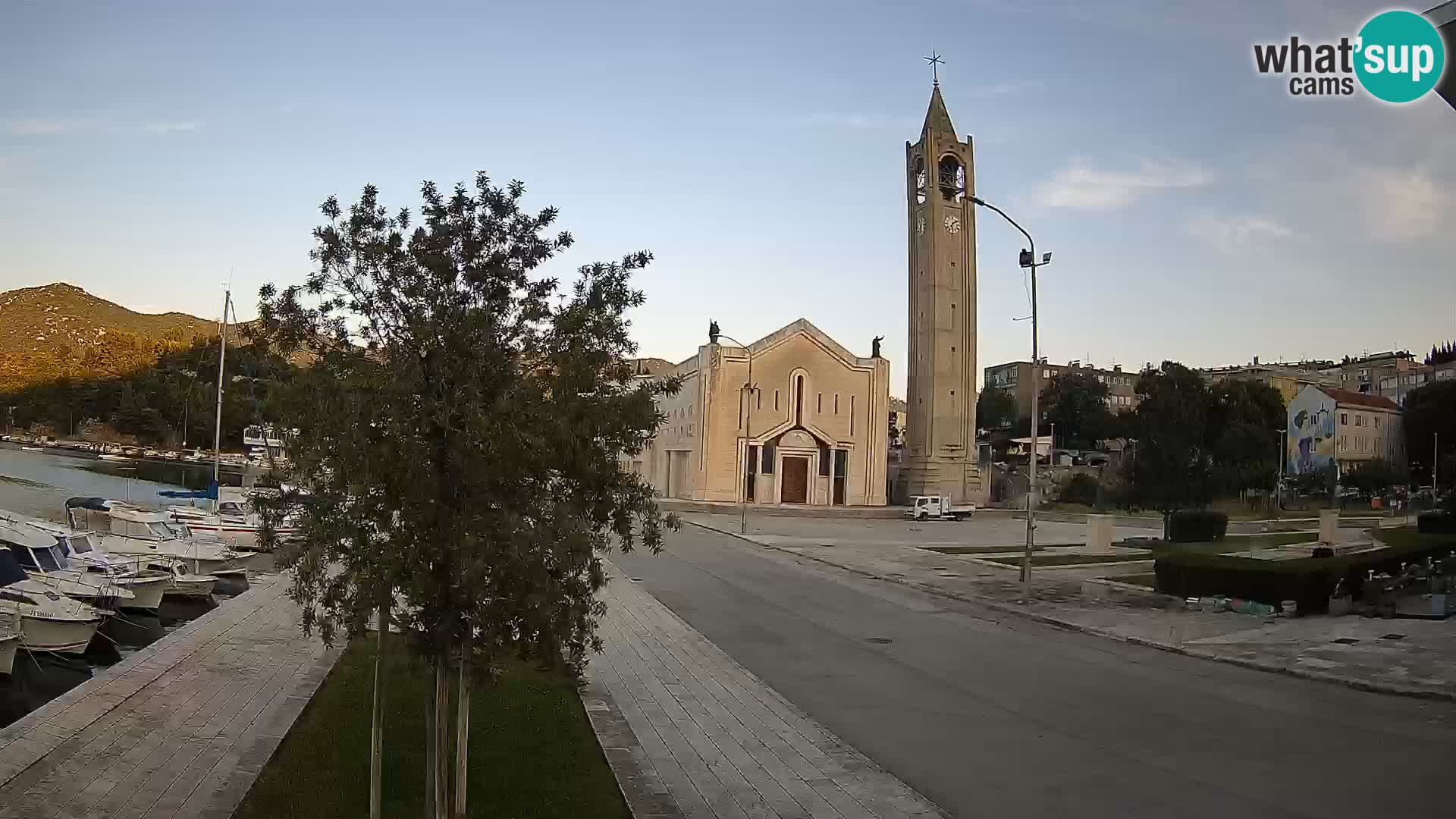Ploče Webcam | Captivating Views of Riva and the Cathedral