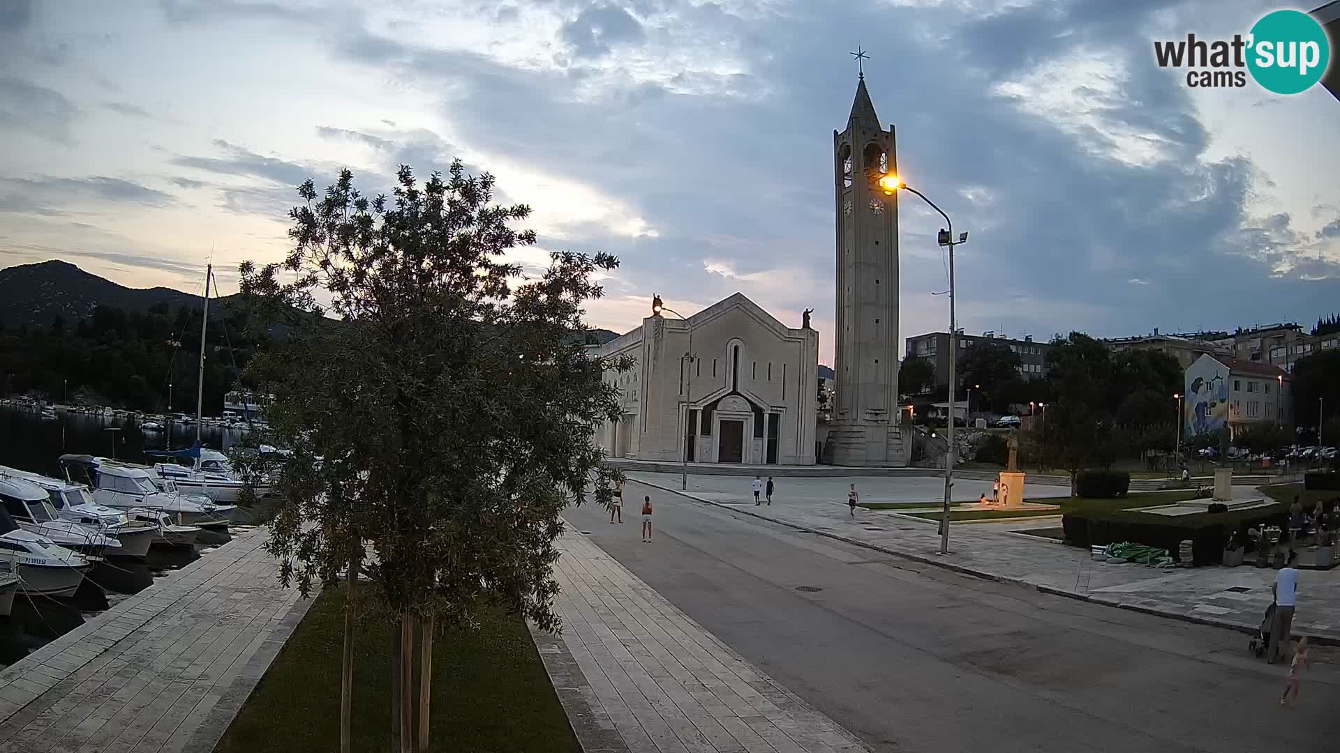 Ploče Webcam | Captivating Views of Riva and the Cathedral