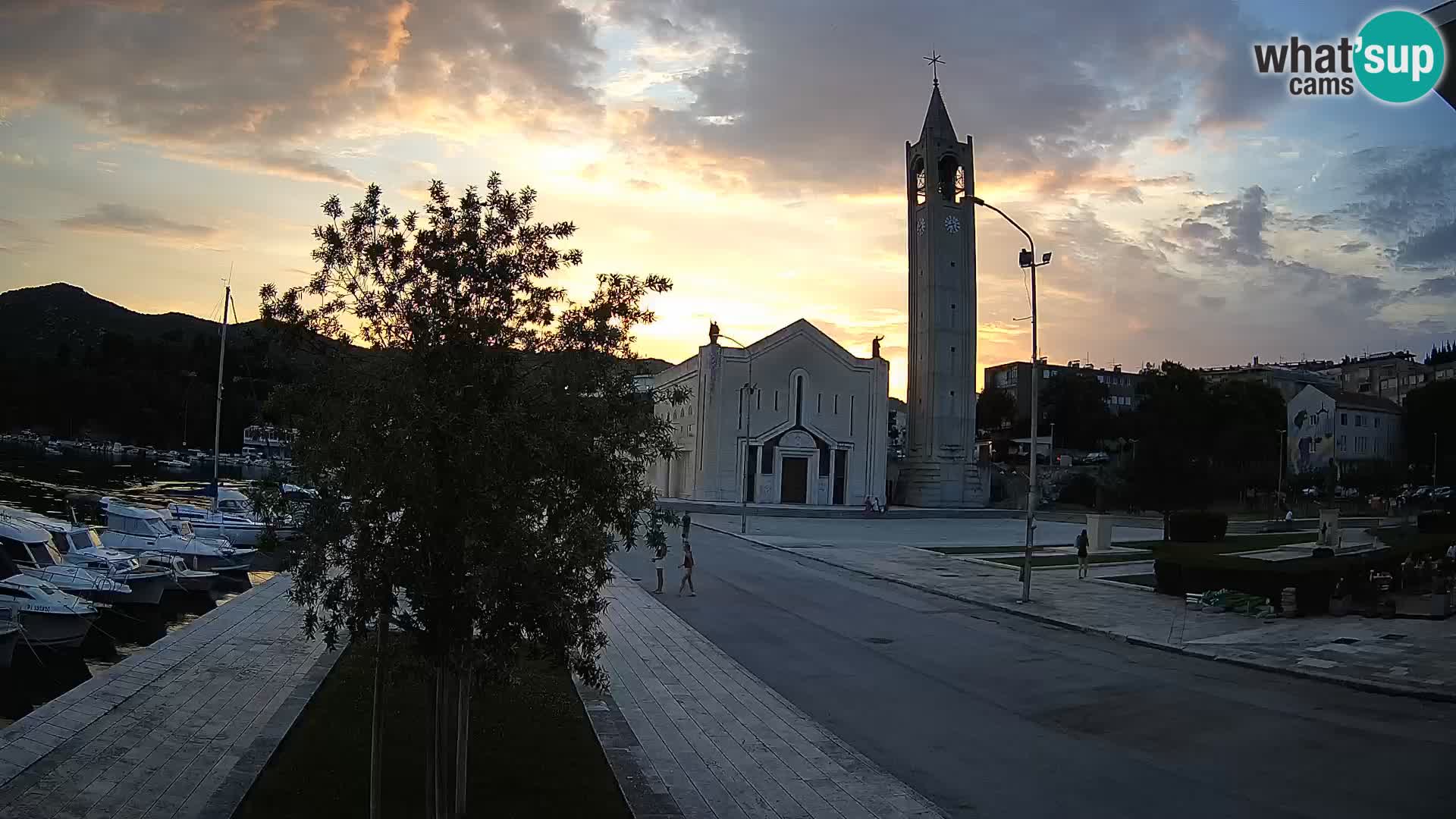 Ploče Webcam | Captivating Views of Riva and the Cathedral
