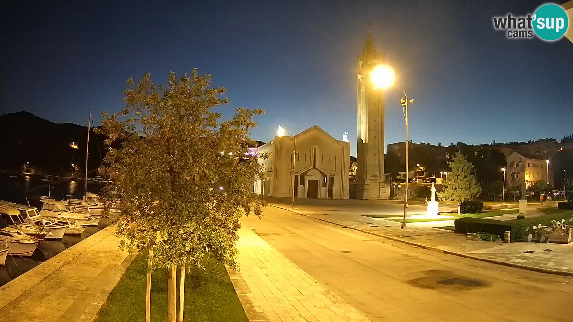 Ploče Webcam | Captivating Views of Riva and the Cathedral