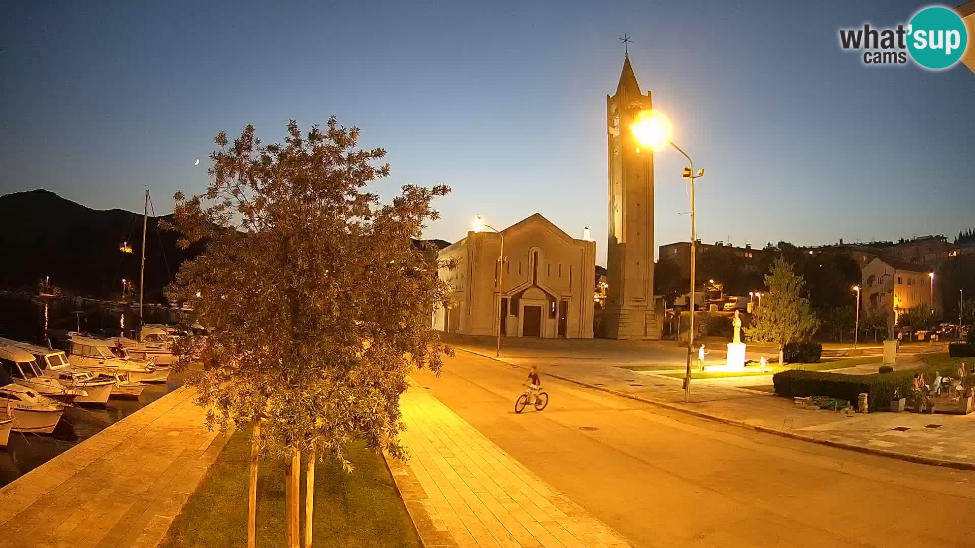 Ploče Webcam | Captivating Views of Riva and the Cathedral