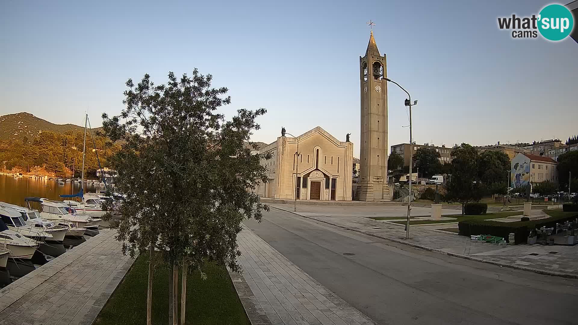 Ploče Webcam | Captivating Views of Riva and the Cathedral