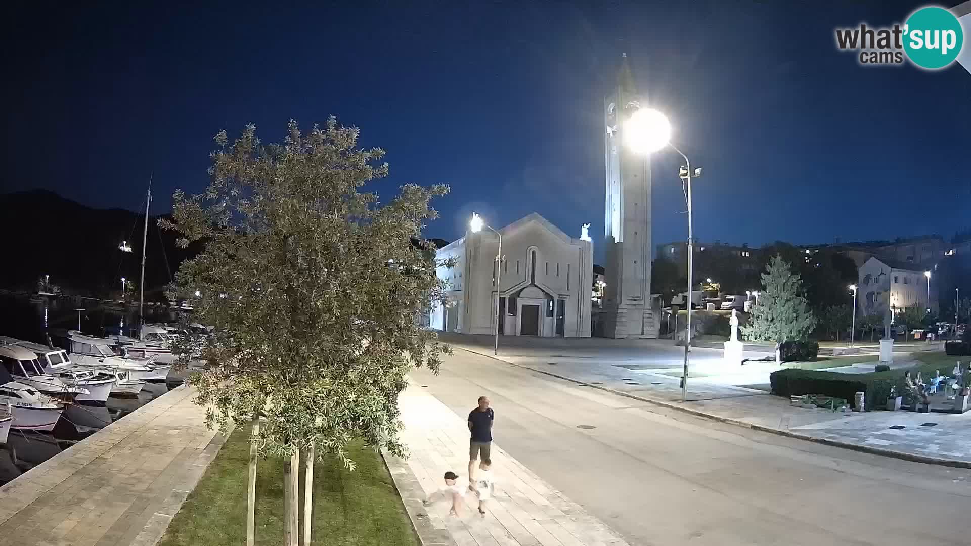 Ploče Webcam | Captivating Views of Riva and the Cathedral