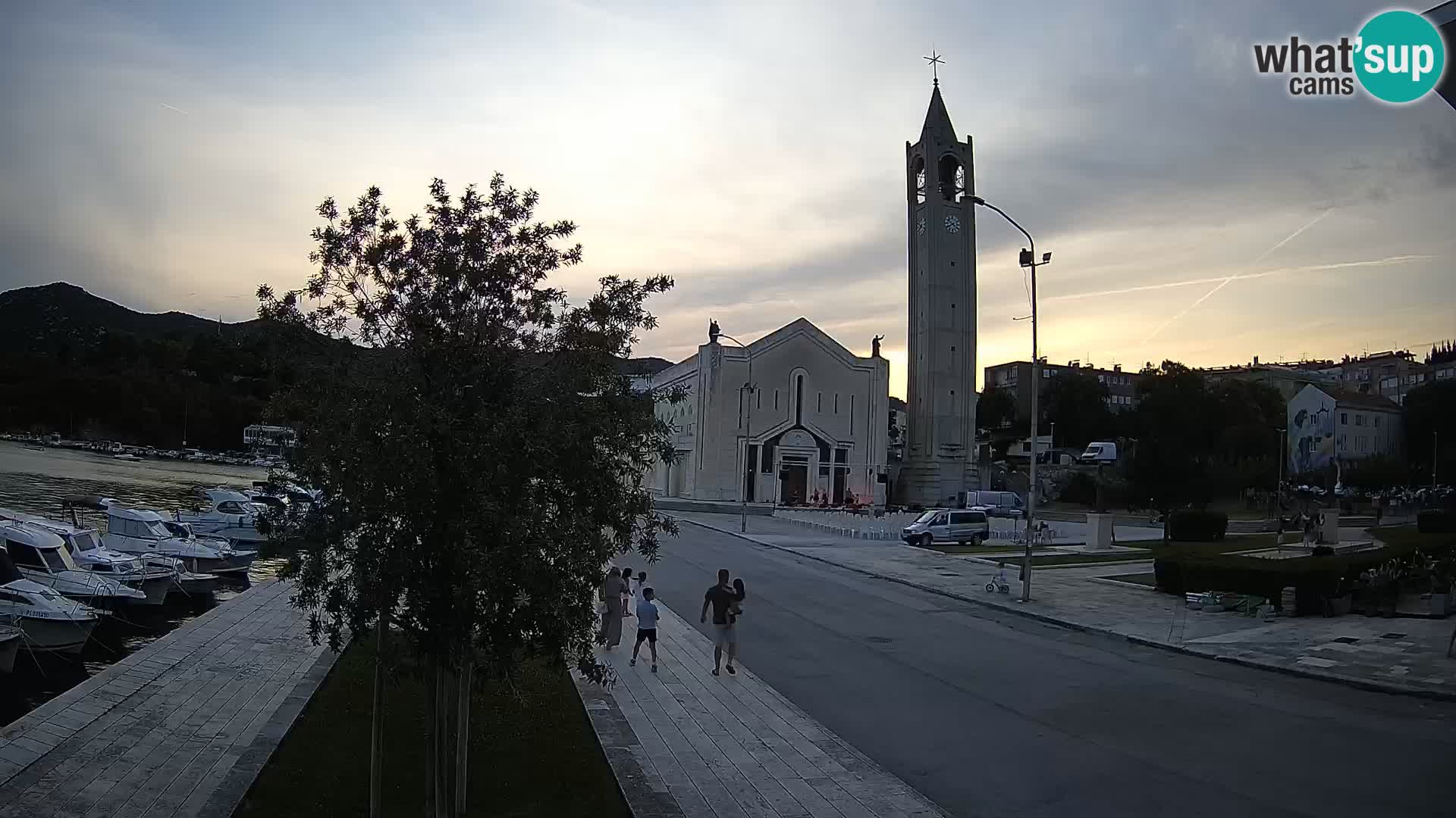 Ploče Webcam | Captivating Views of Riva and the Cathedral