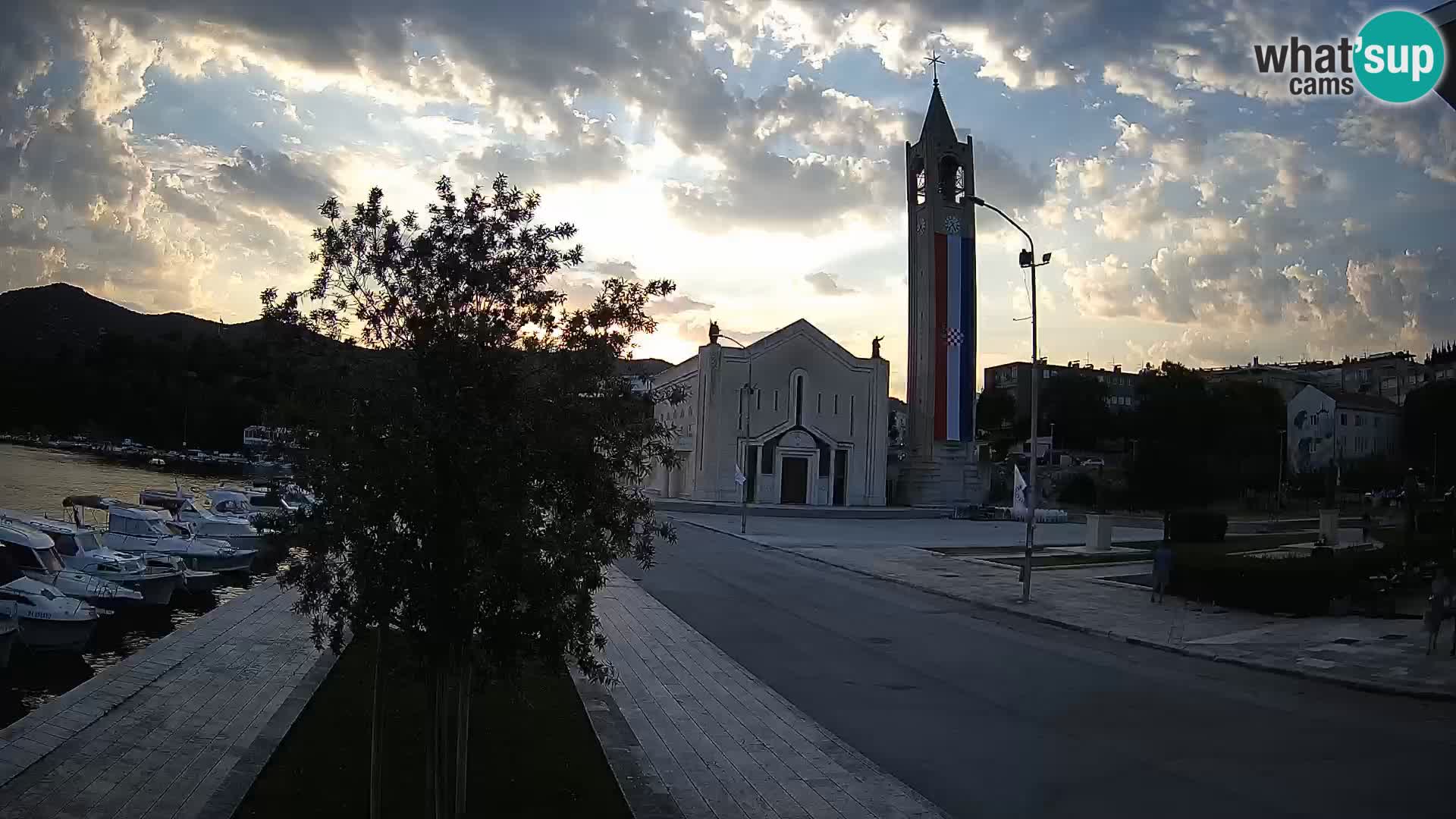 Ploče Webcam | Captivating Views of Riva and the Cathedral