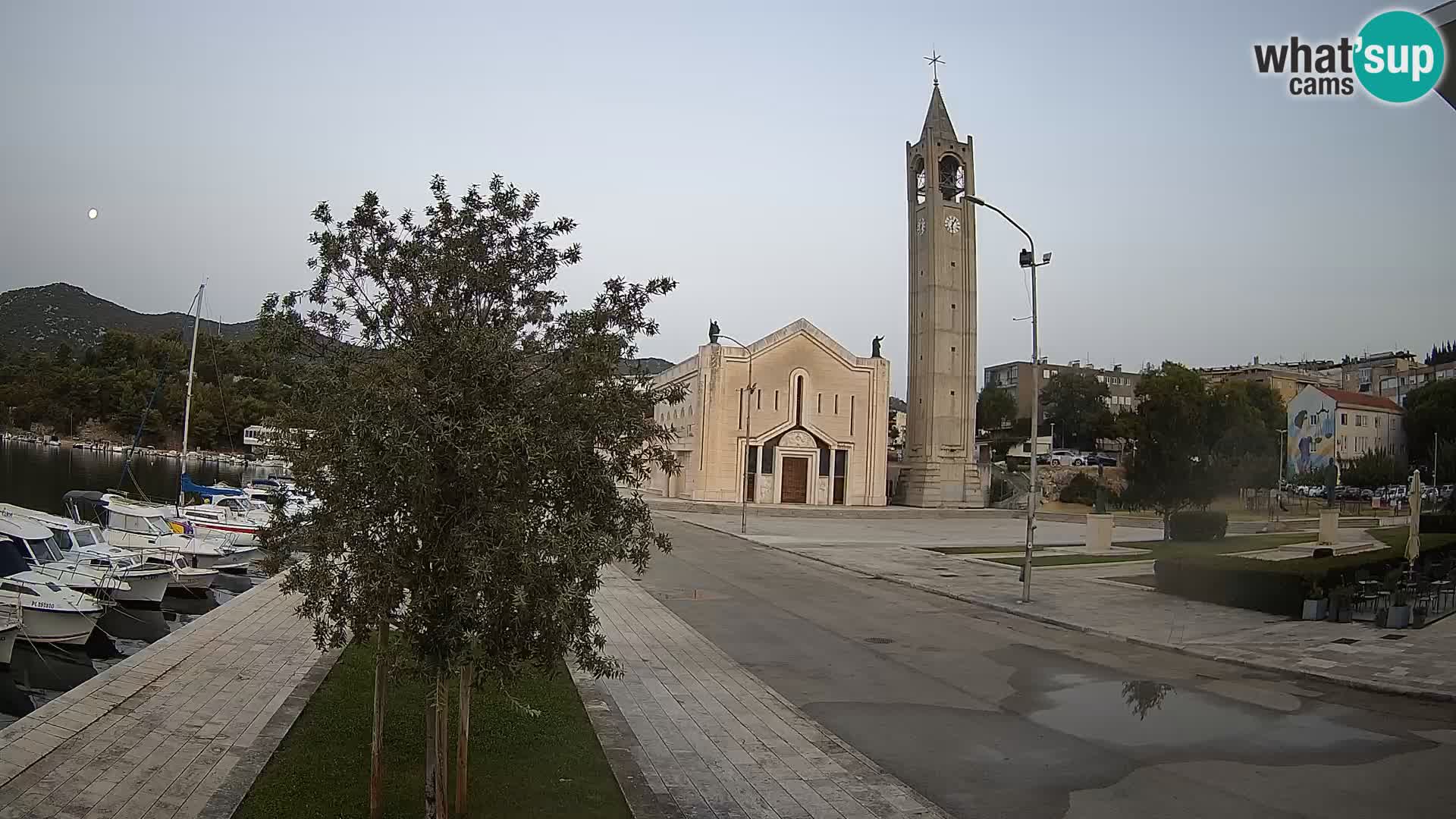 Ploče Webcam | Captivating Views of Riva and the Cathedral