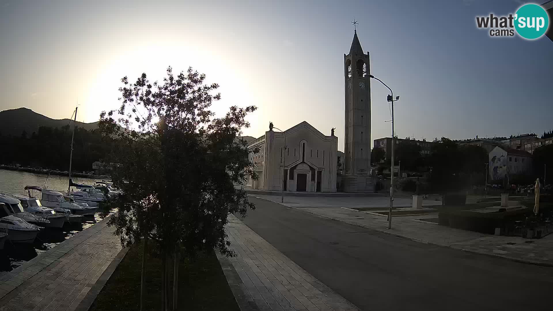 Ploče Webcam | Captivating Views of Riva and the Cathedral