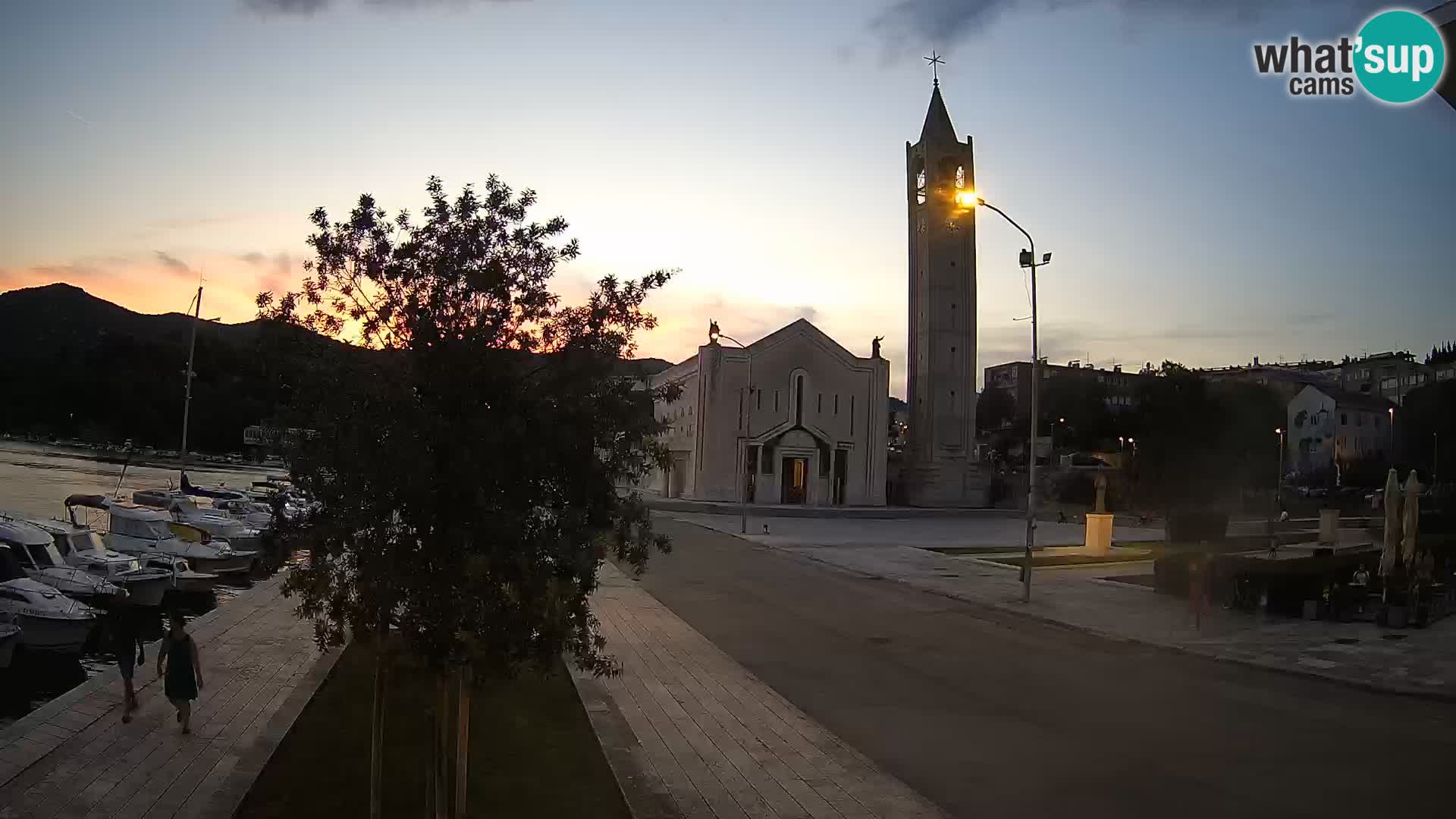 Ploče Webcam | Captivating Views of Riva and the Cathedral